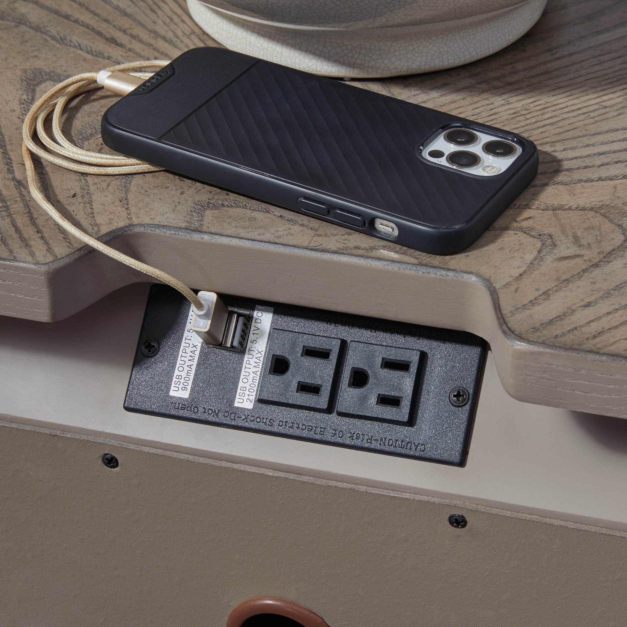 Signature Design by Ashley Ardenfield 3-Drawer Nightstand