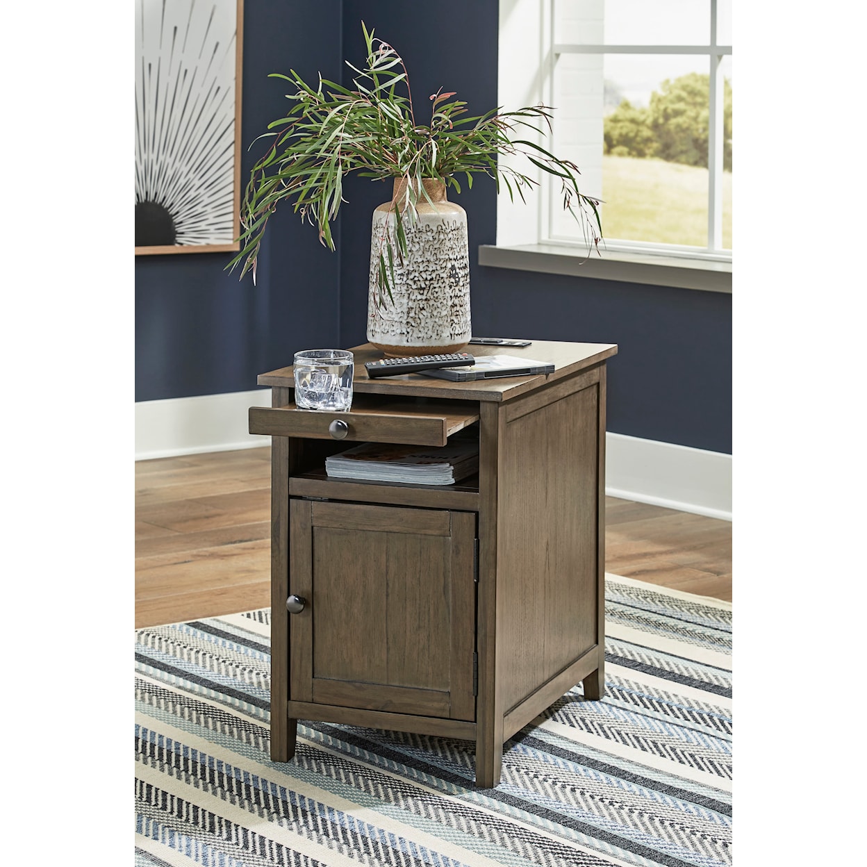 Ashley Furniture Signature Design Treytown Chairside End Table