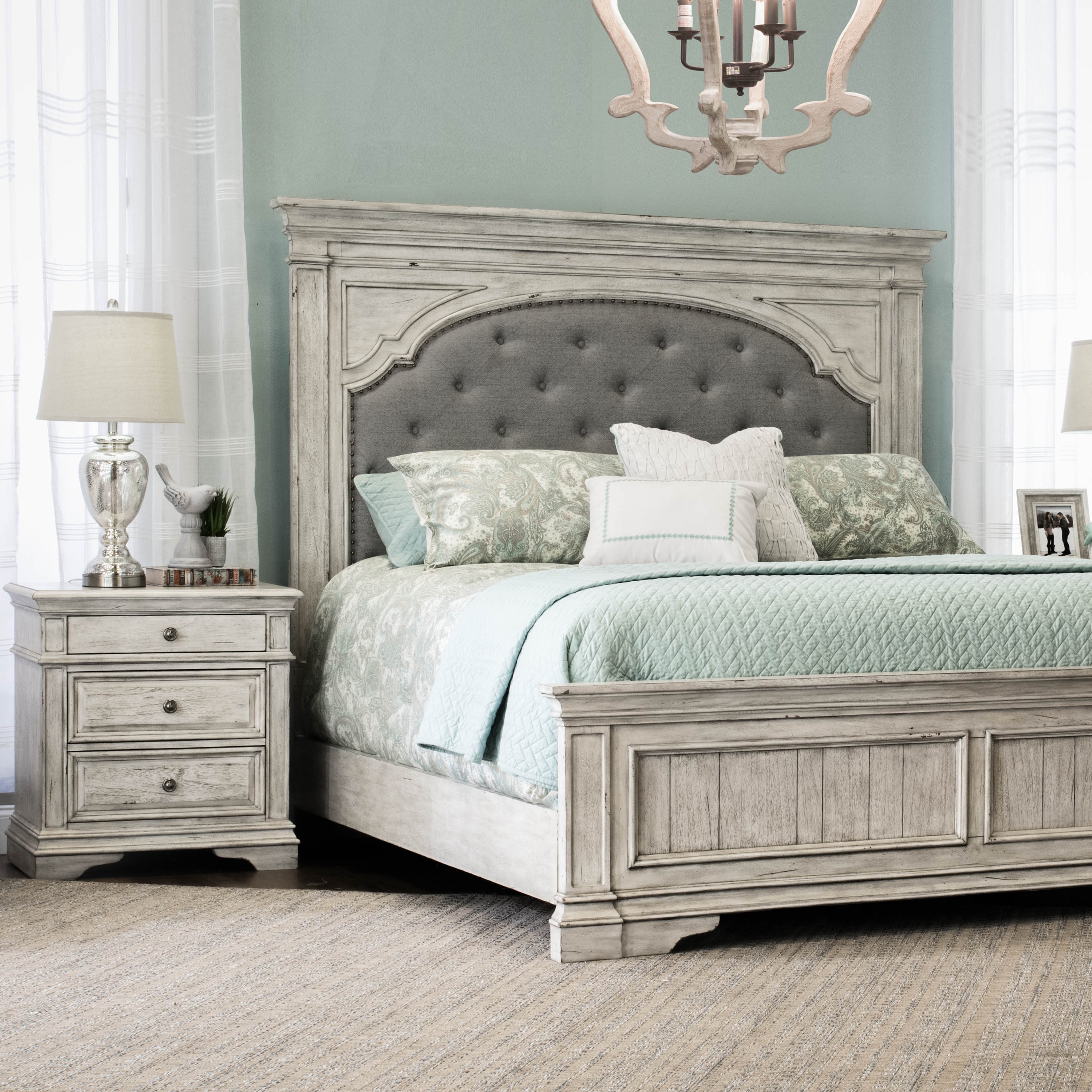 Steve Silver Highland Park 3-Drawer Nightstand