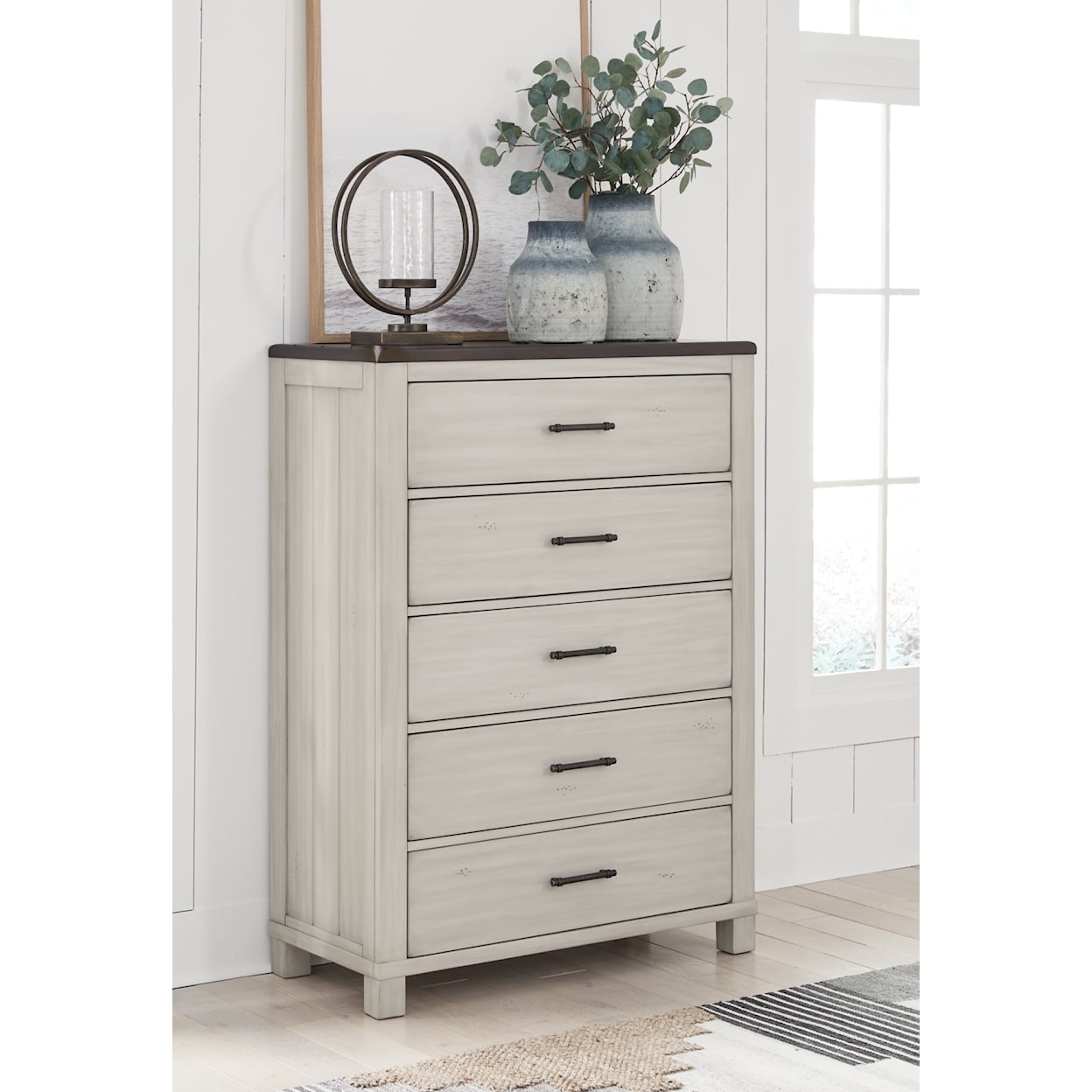 Signature Design by Ashley Darborn 5-Drawer Chest