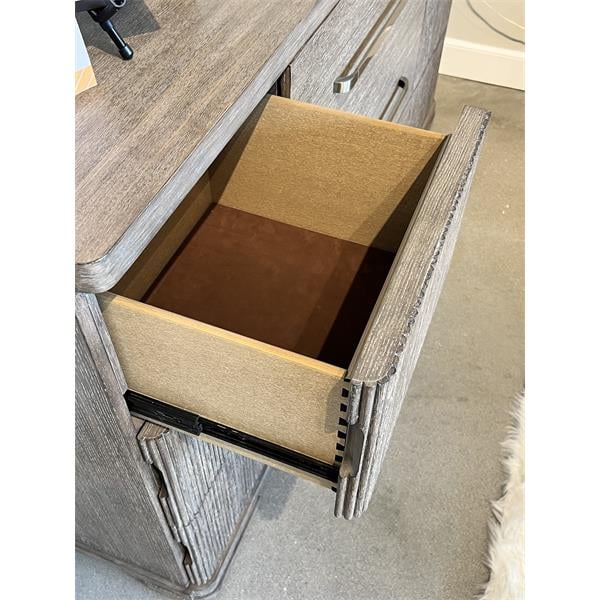 Riverside Furniture Sariel 9-Drawer Dresser