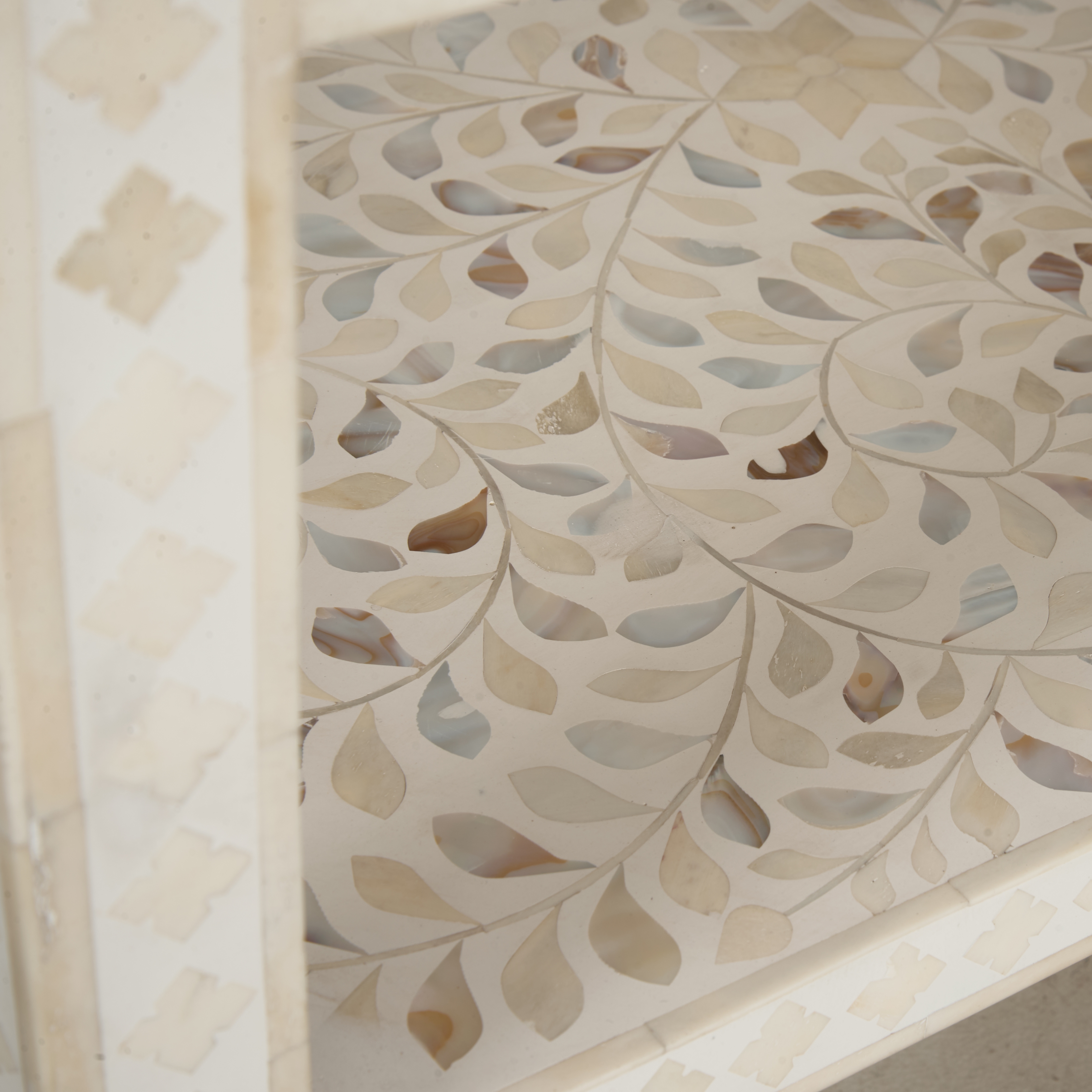 Chelsea House Chelsea House Misc Leaf Inlay Side Table