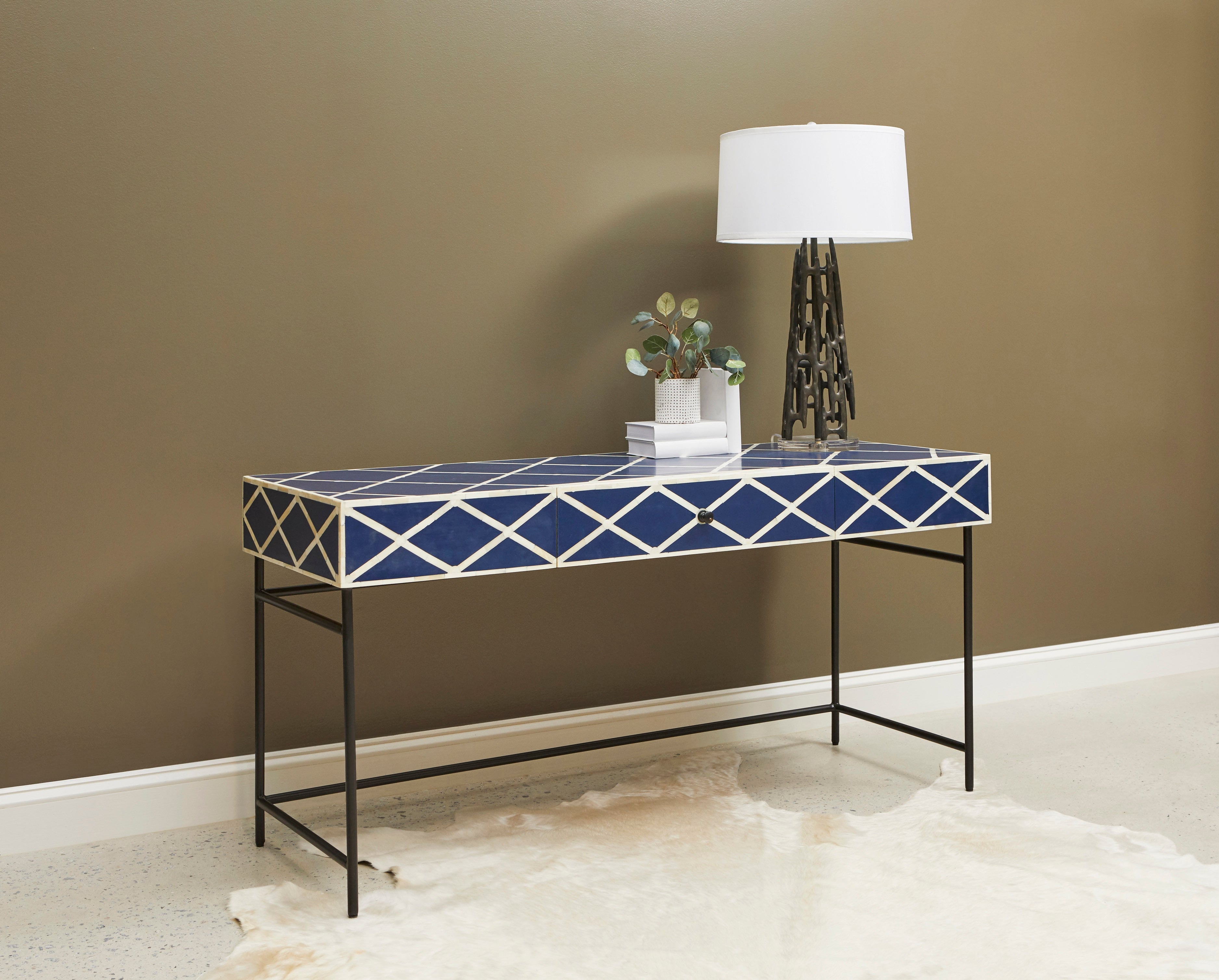 Pulaski Furniture Accents Writing Desk