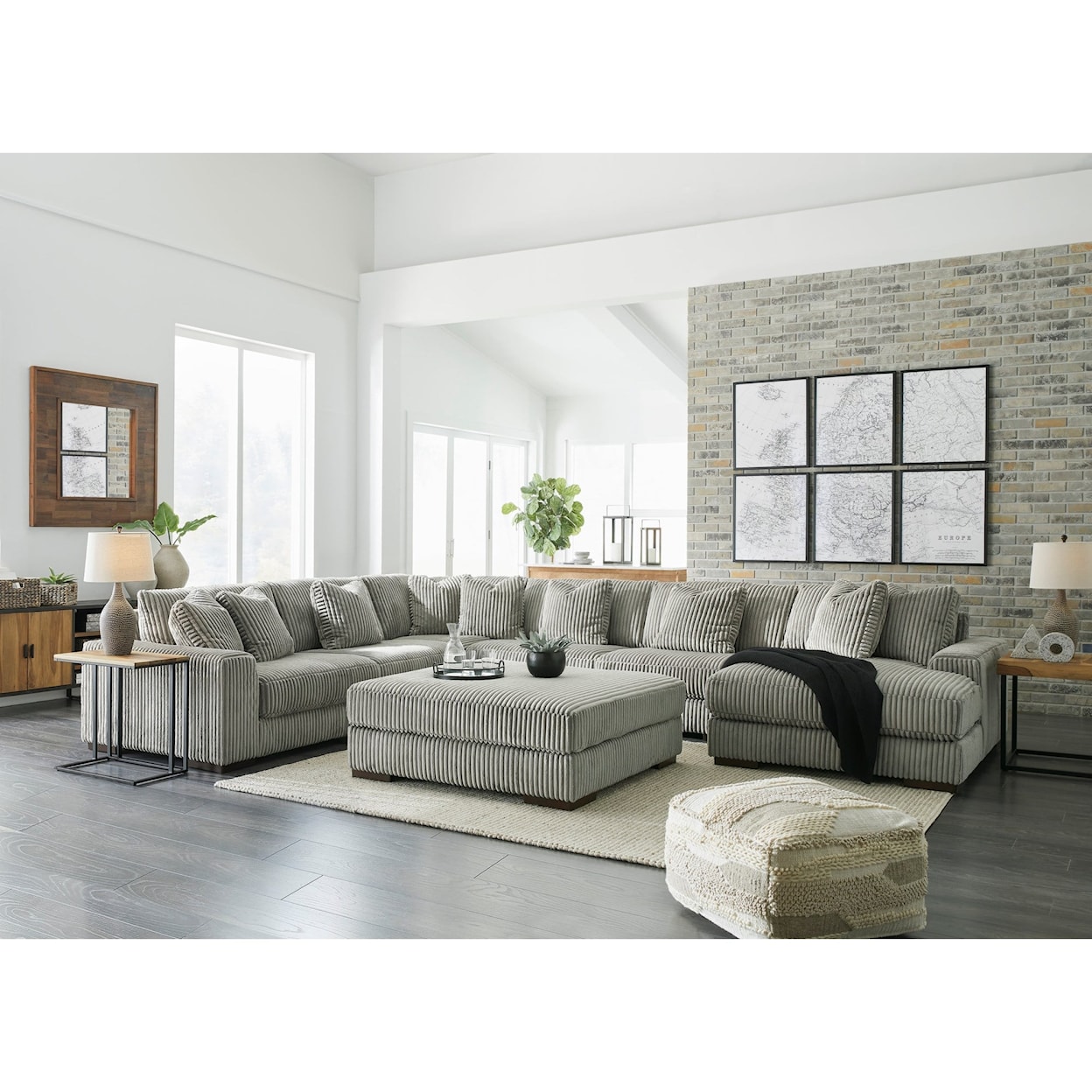 Signature Design by Ashley Furniture Lindyn Living Room Set