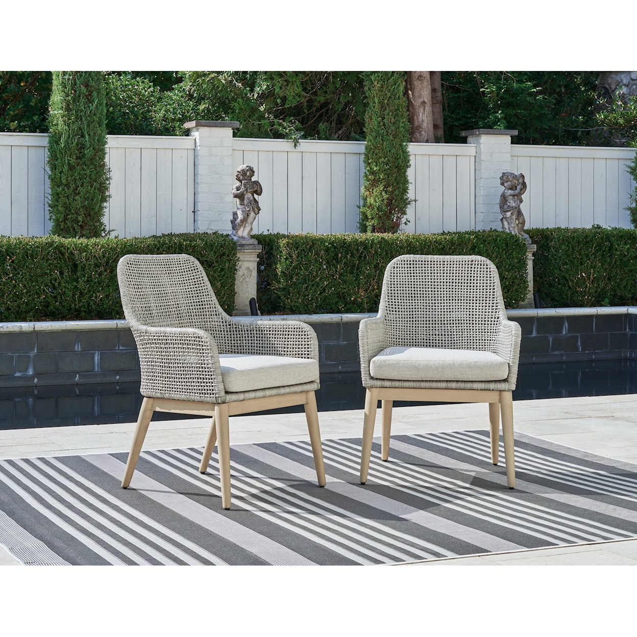 Michael Alan Select Seton Creek 5-Piece Outdoor Dining Set