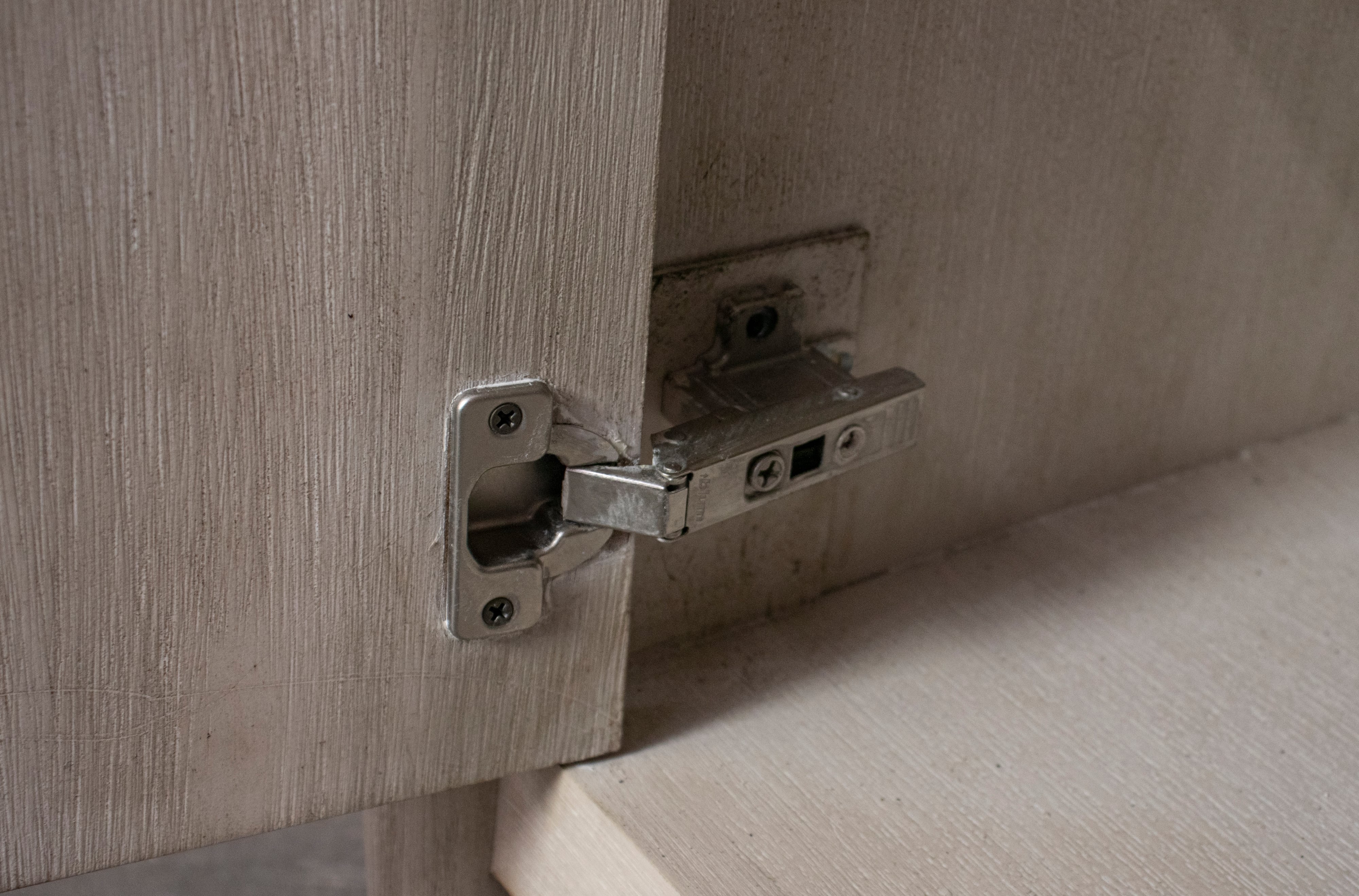 Riverside Furniture Laguna Server