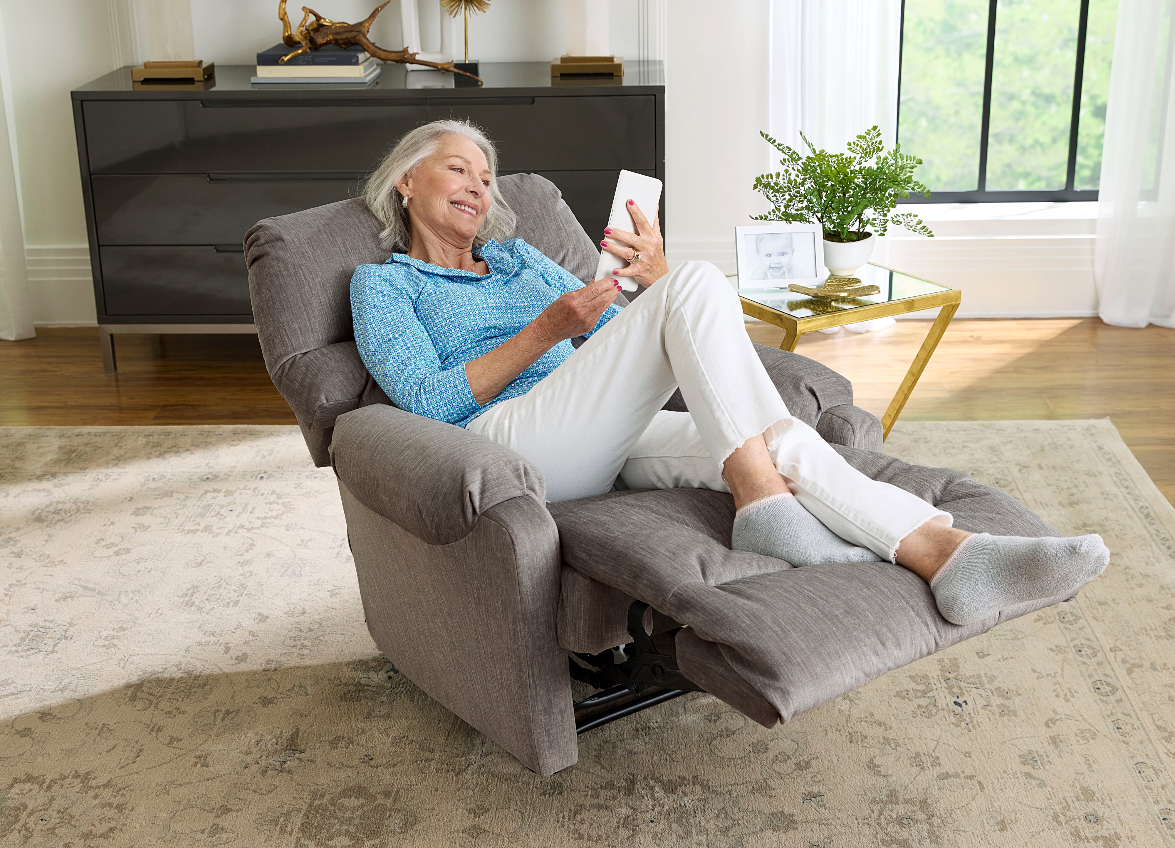 Best Home Furnishings Cannes Power Swivel Glider Recliner