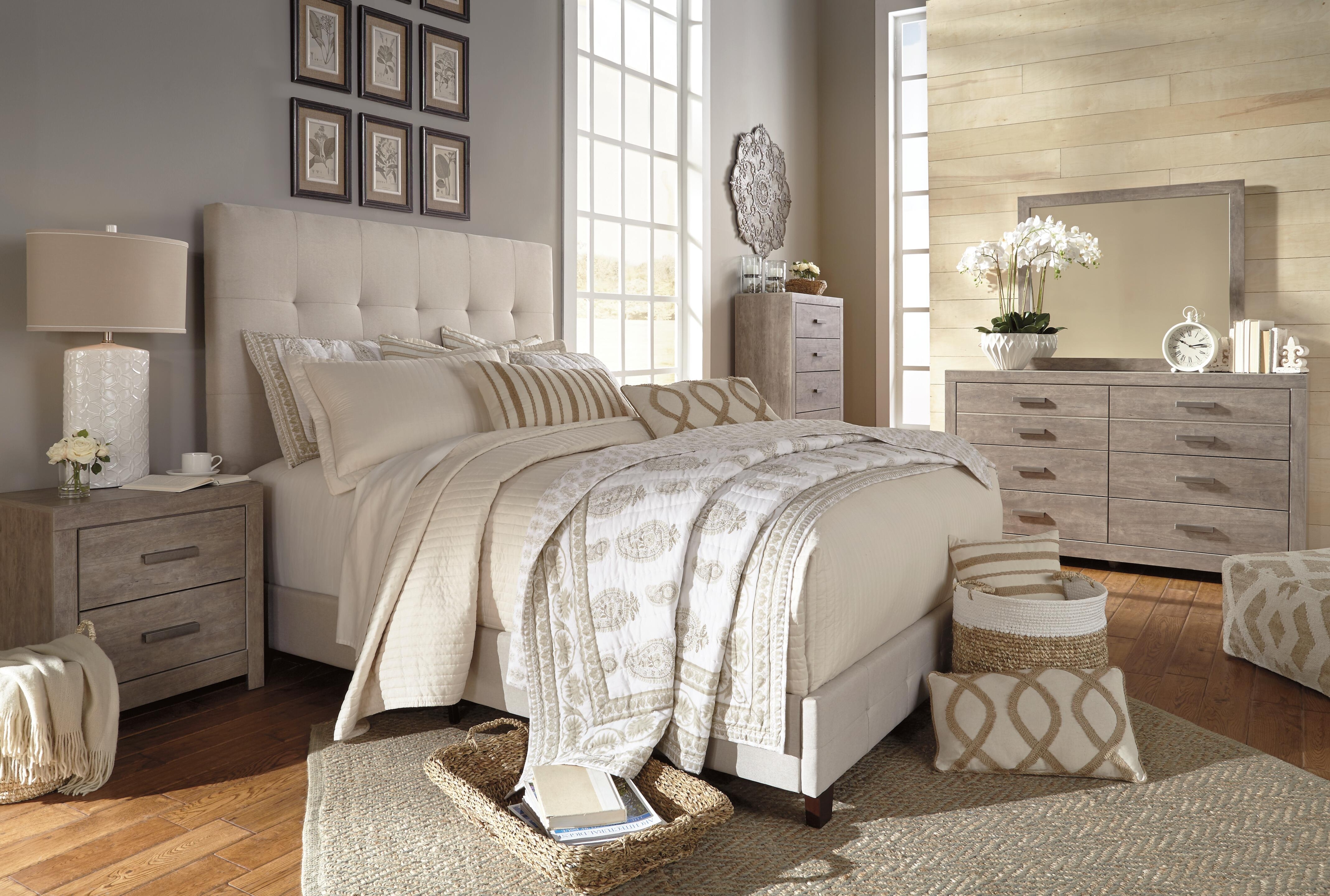 Signature Design by Ashley Dolante Queen Upholstered Bed