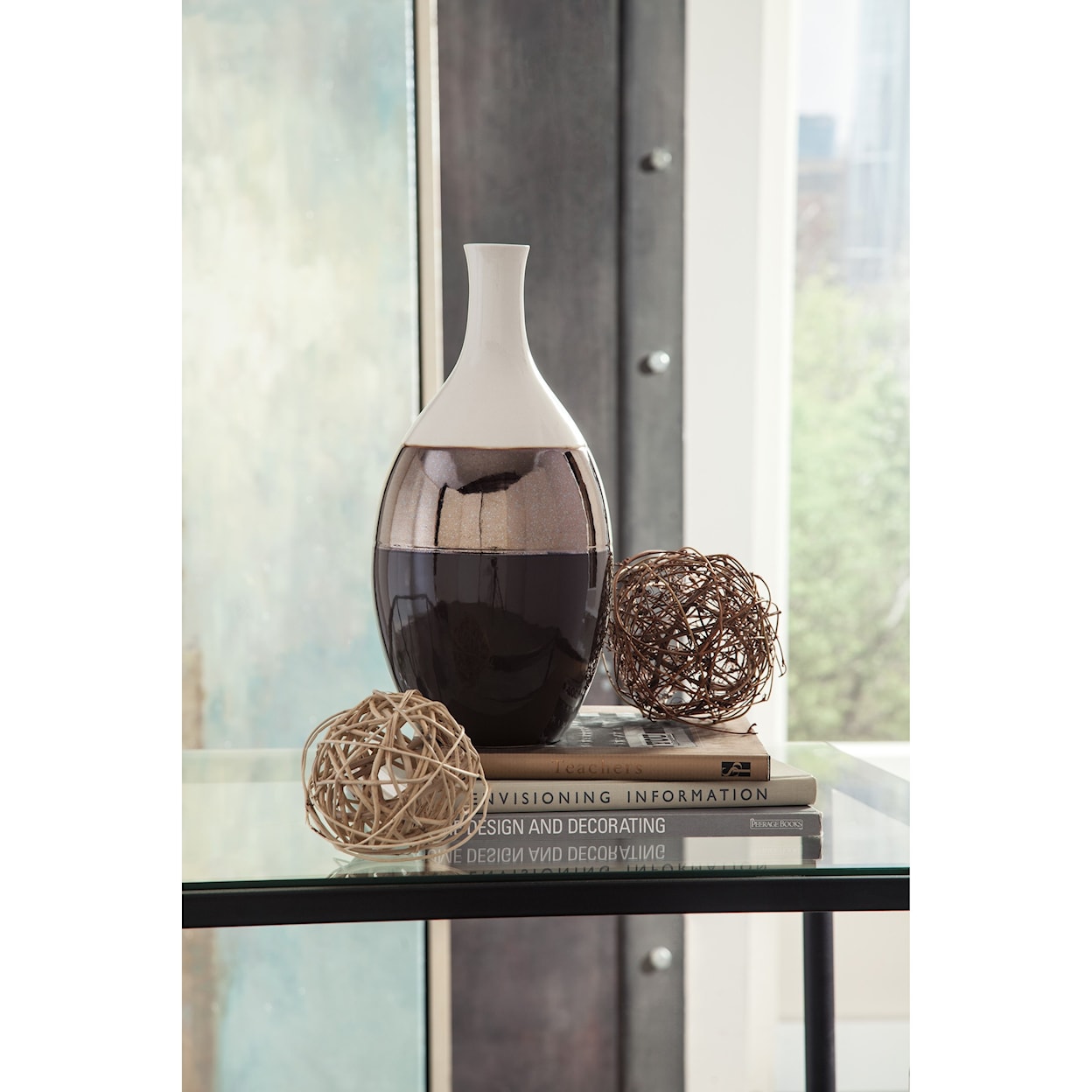 Signature Design Accents Dericia Brown/Cream Vase