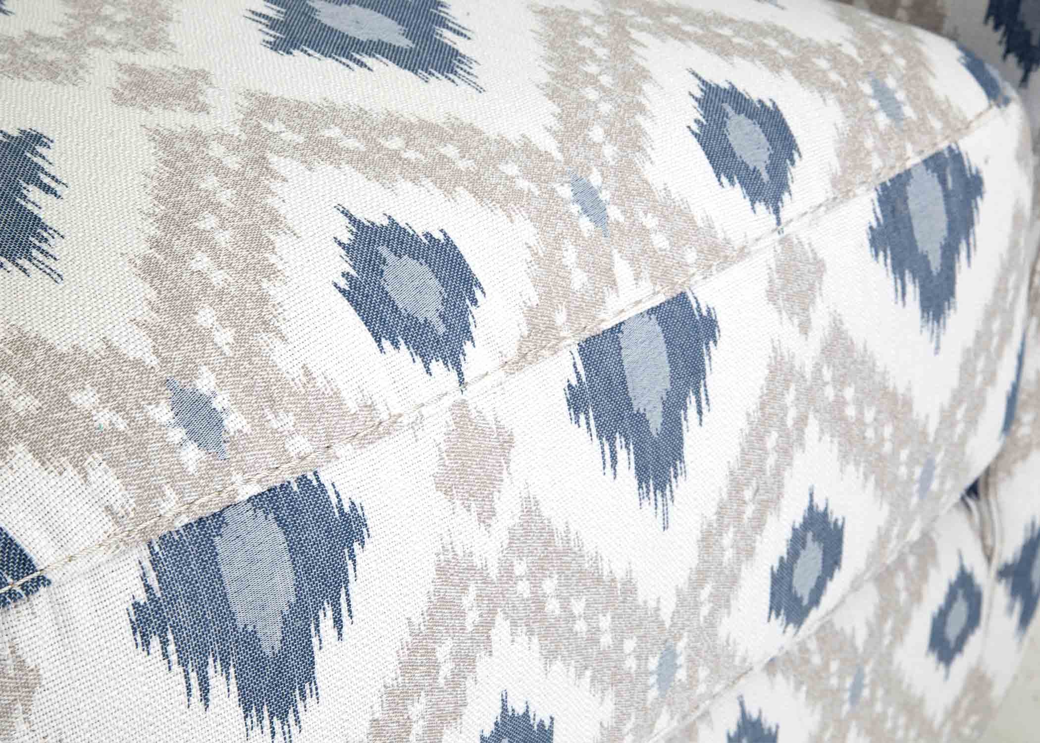 Franklin 900 Indy Swivel Accent Chair