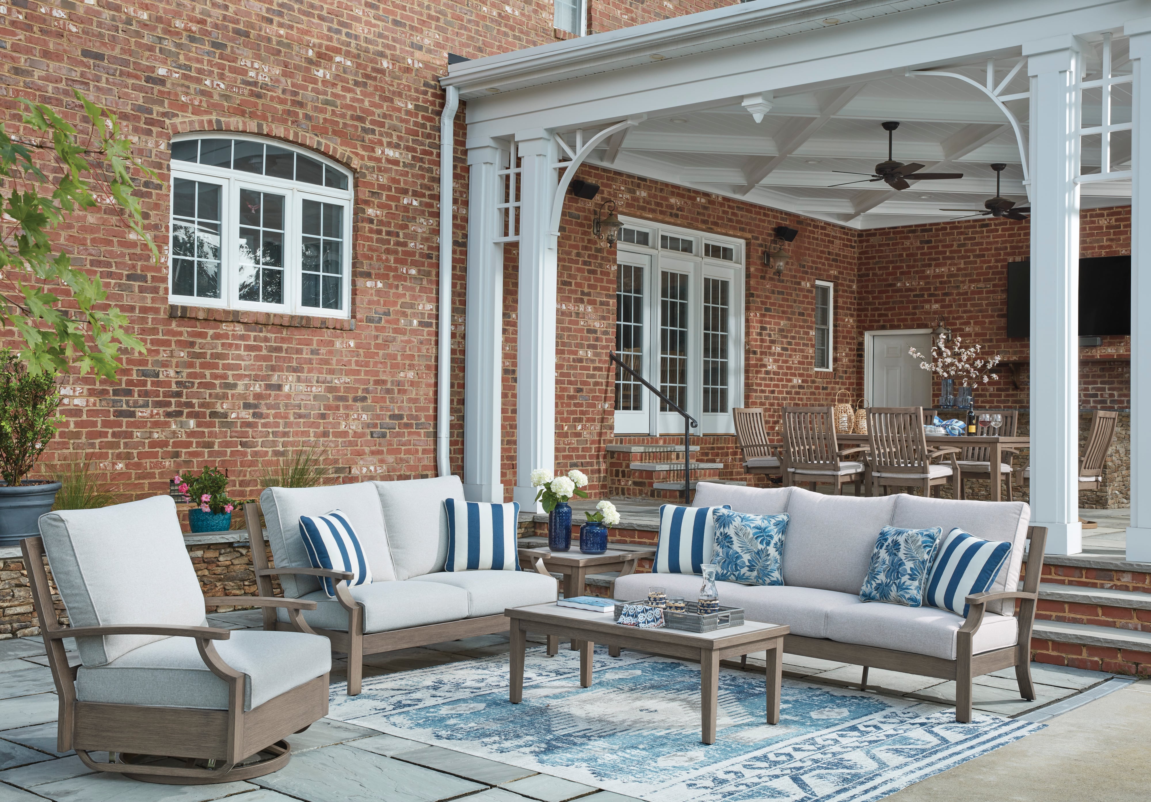 Outdoor Seating Group