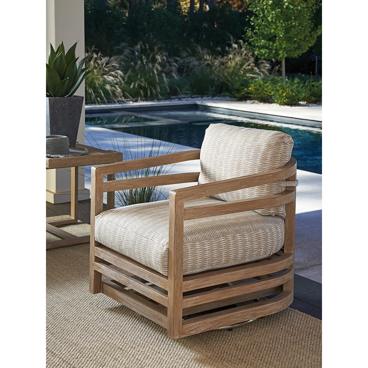 Tommy Bahama Outdoor Living Stillwater Cove Outdoor Swivel Lounge Chair