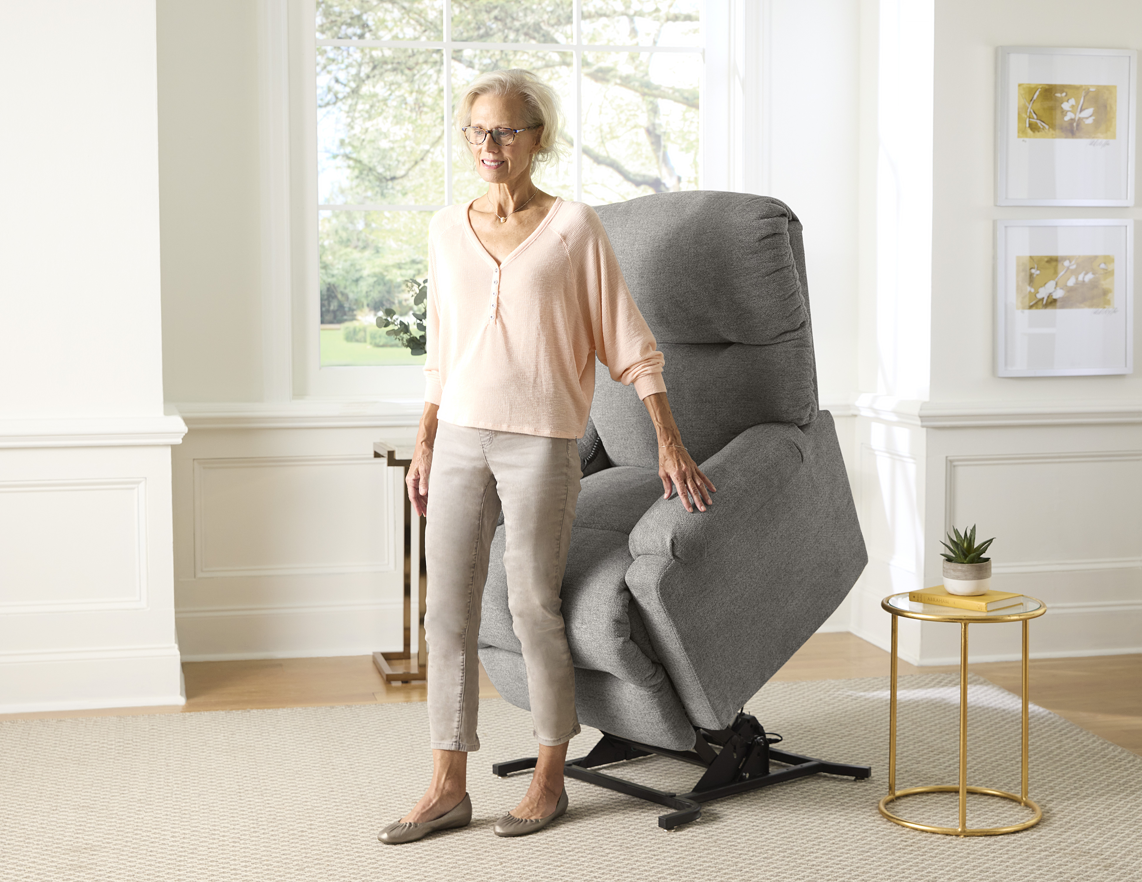 Best Home Furnishings Karen Power Lift Recliner