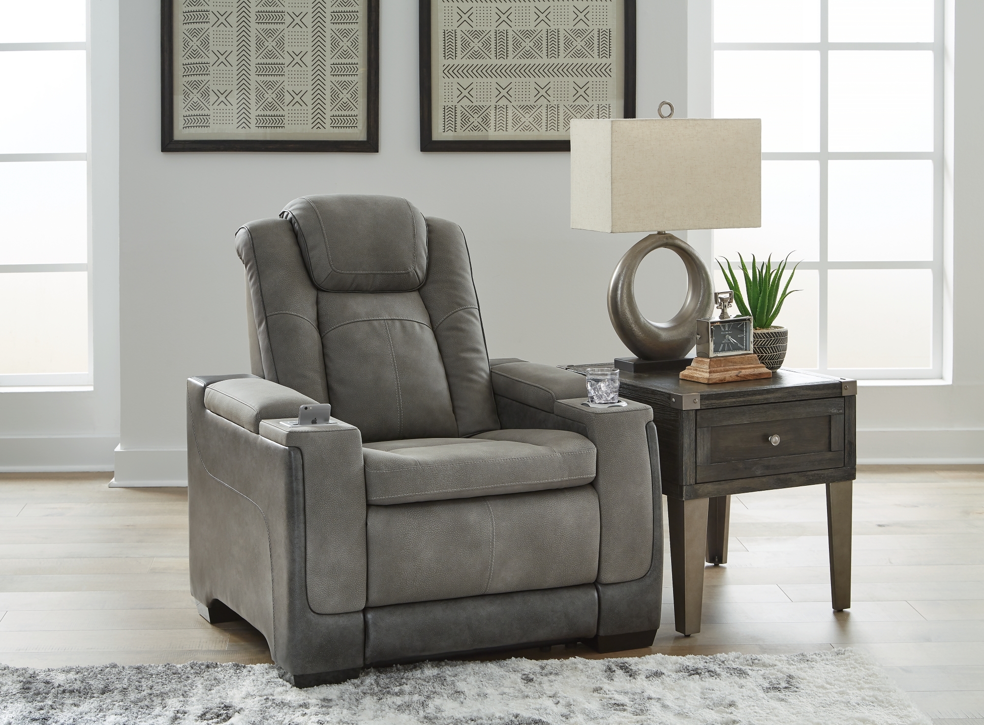 Pwr Recliner/Adj Headrest