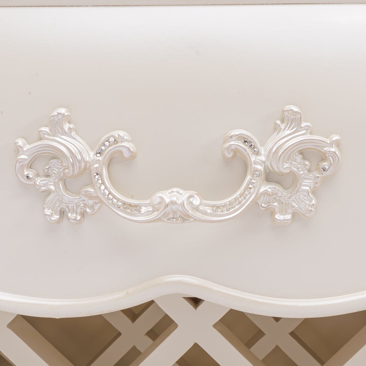 Michael Amini Lavelle Classic Pearl 3-Drawer Sideboard
