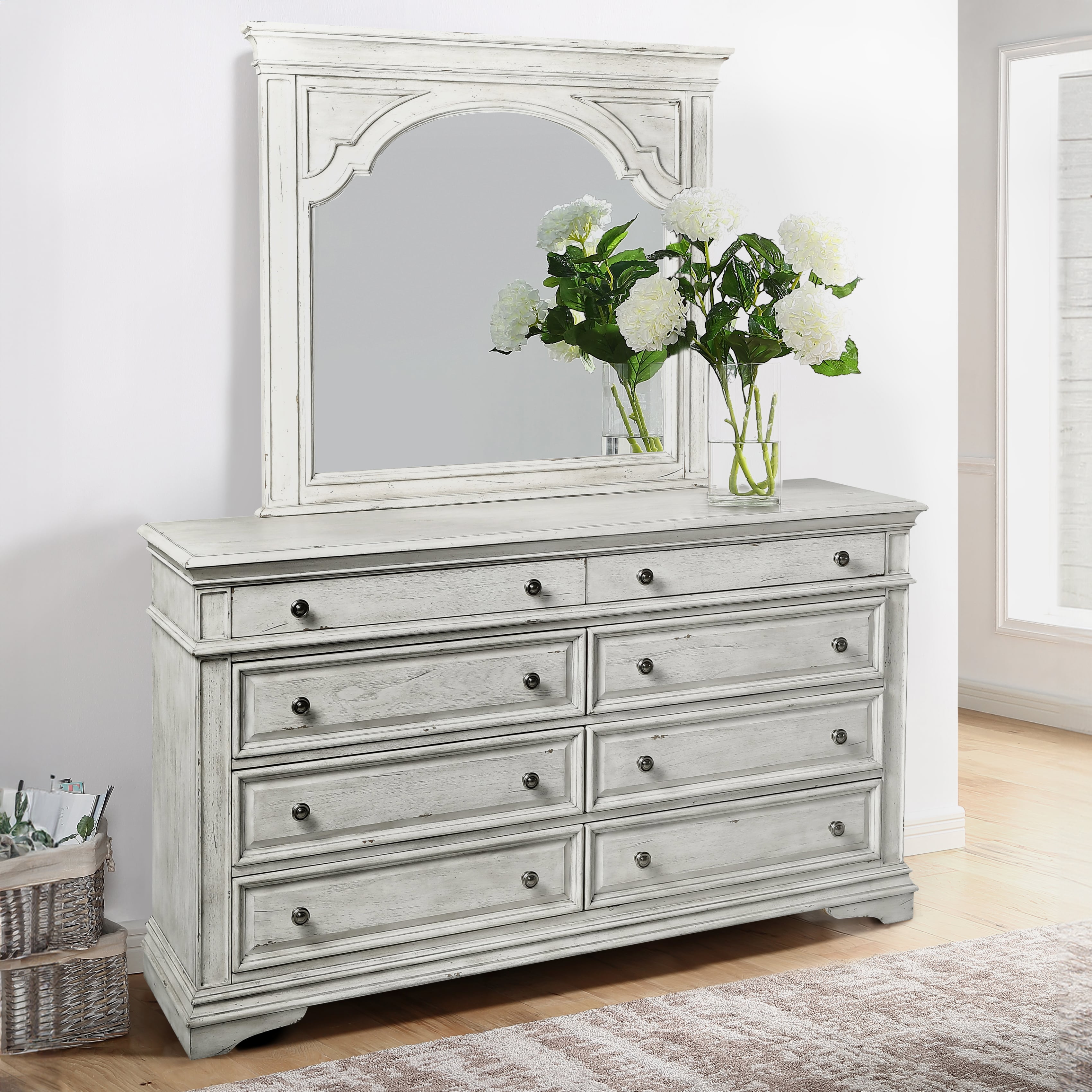 Steve Silver Highland Park 8-Drawer Dresser