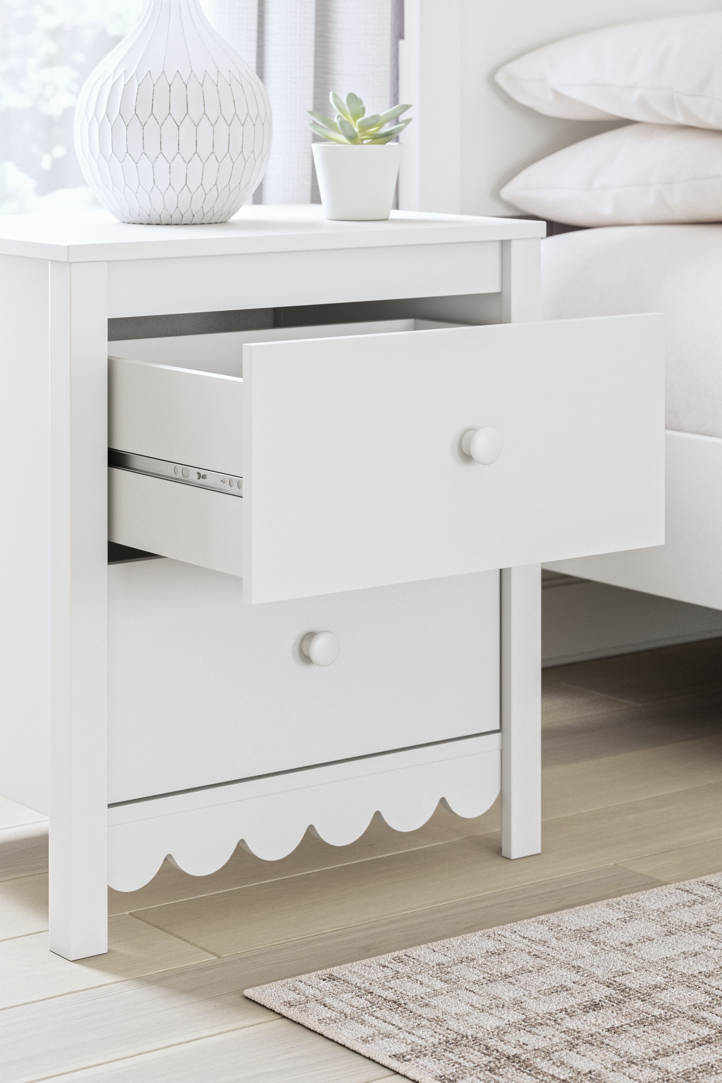 Signature Design by Ashley Hallityn 2-Drawer Nightstand