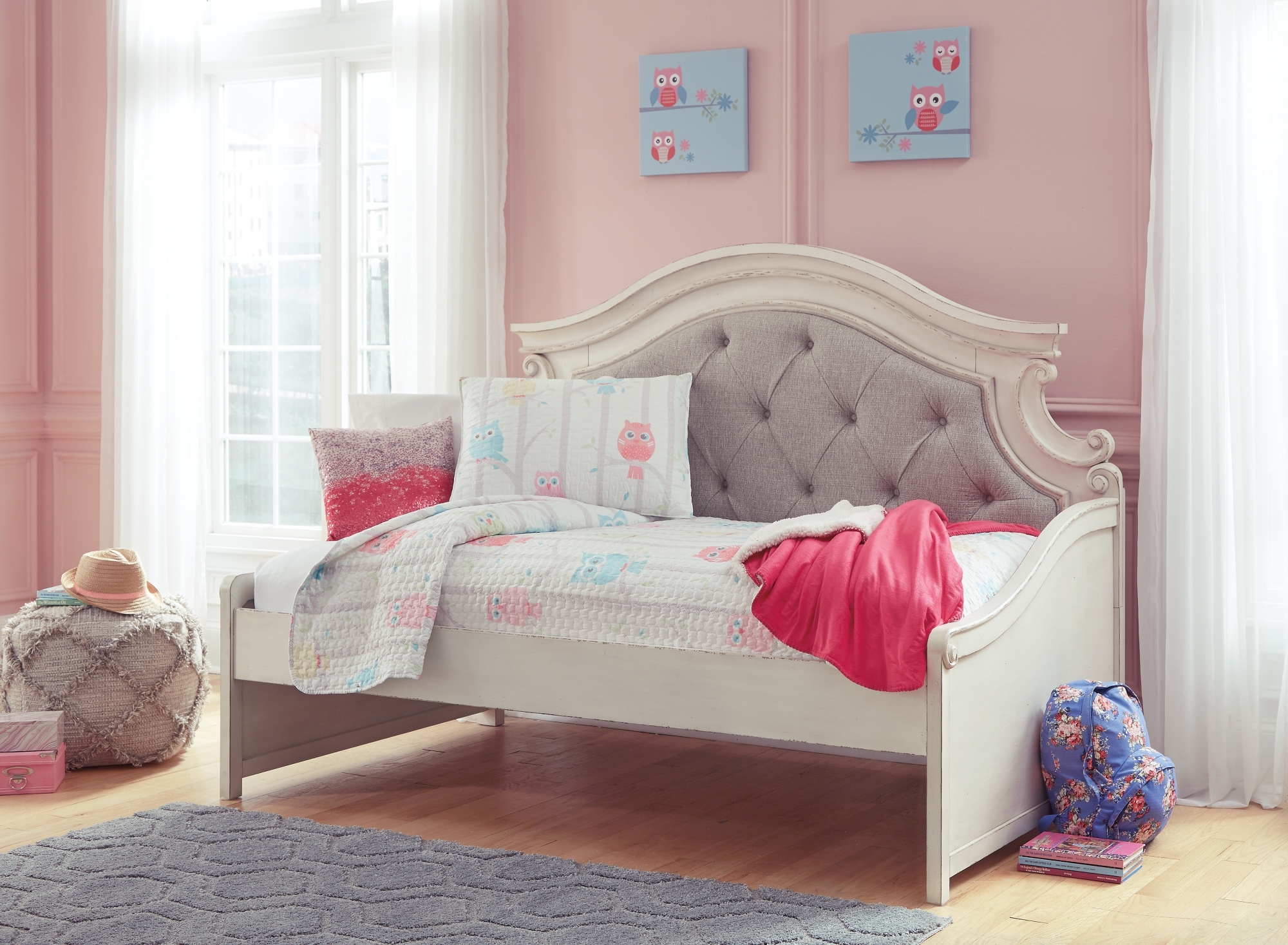 Signature Design by Ashley Realyn Twin Day Bed