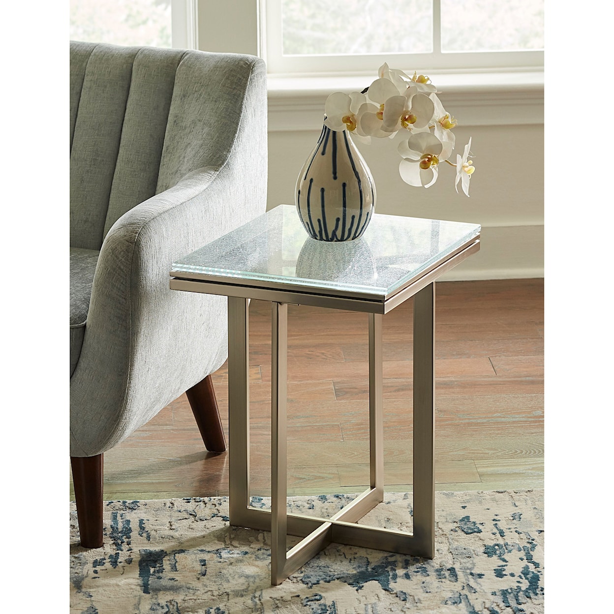 Modus International Eliza End Table in Ultra White