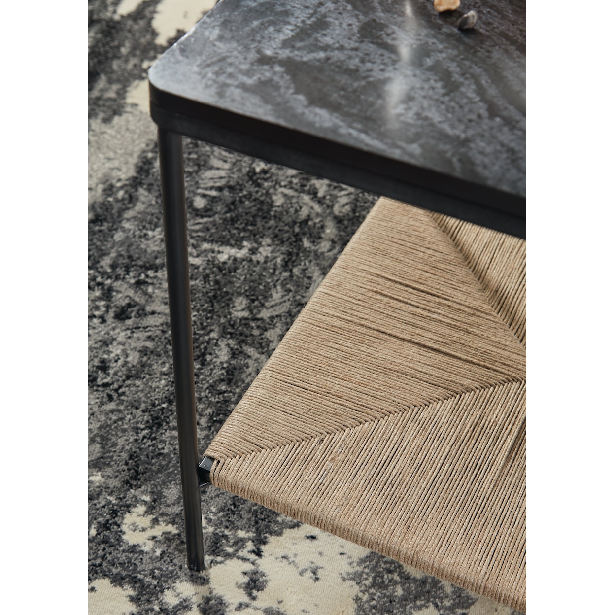 Signature Minrich Accent Table