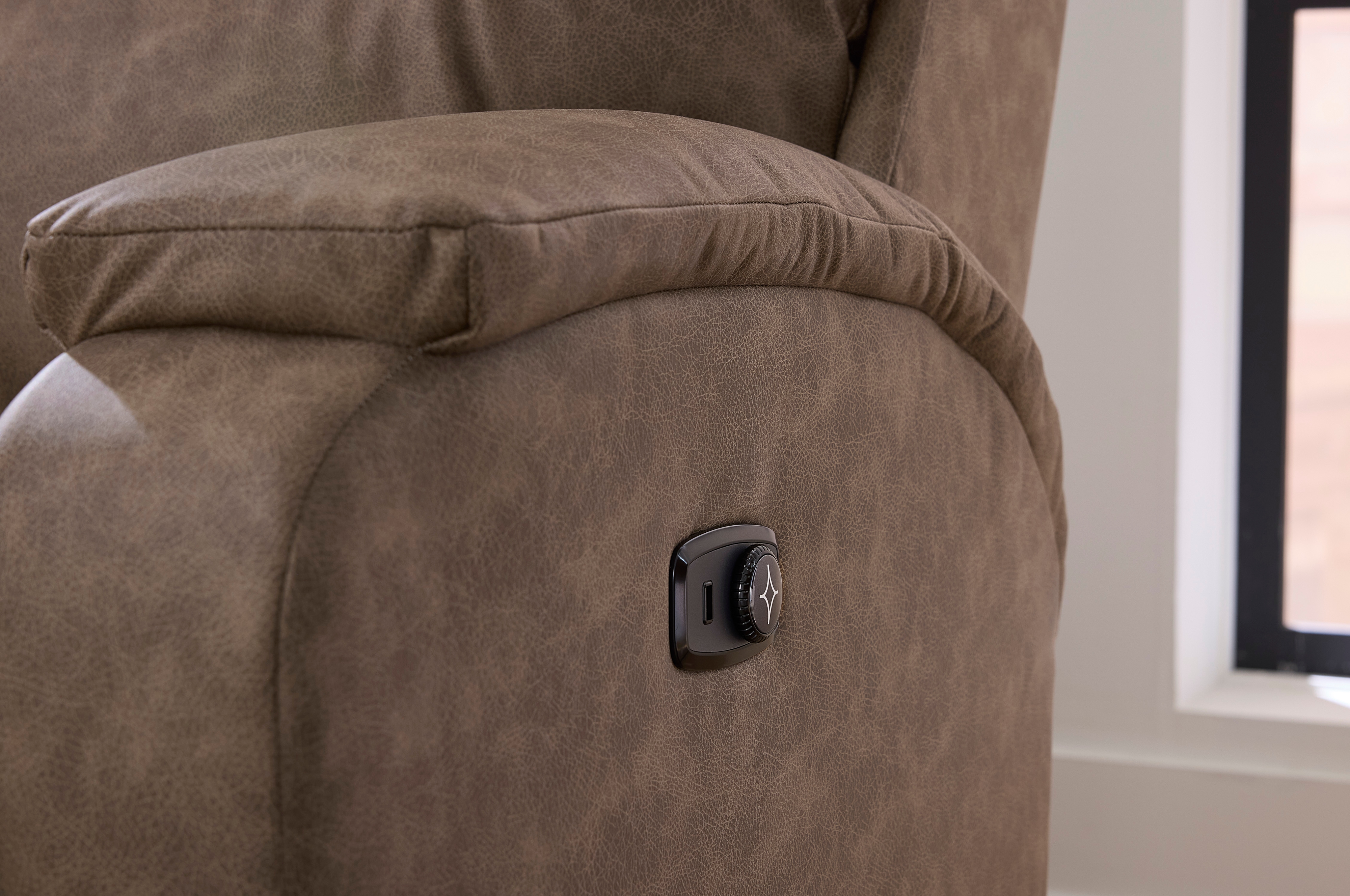 Best Home Furnishings Maverly Power Reclining Space Saver Sofa