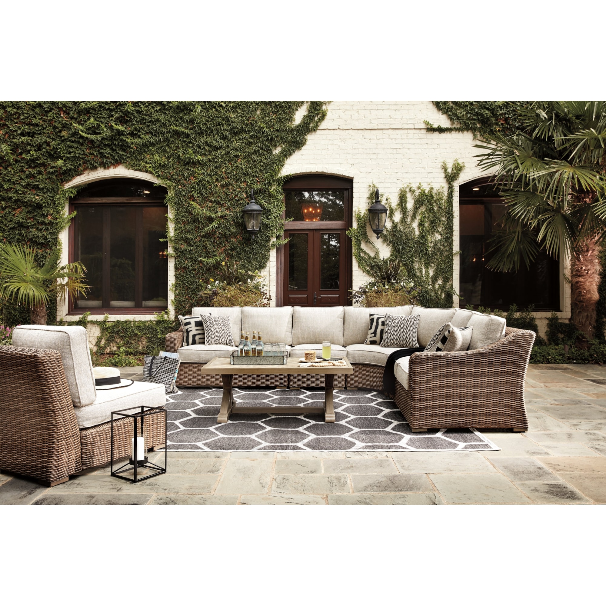 Signature Design by Ashley Beachcroft P791P9 3Piece Outdoor Sectional