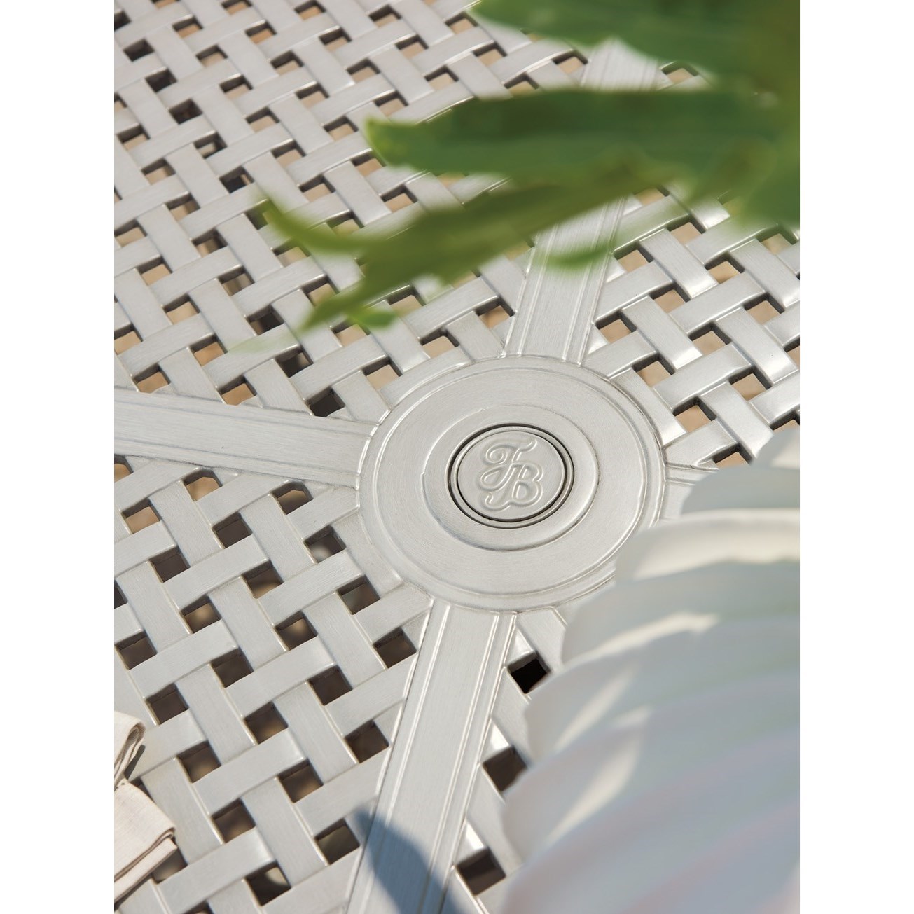 Tommy Bahama Outdoor Living Silver Sands 5-Piece Outdoor Dining Set w/ Round Table