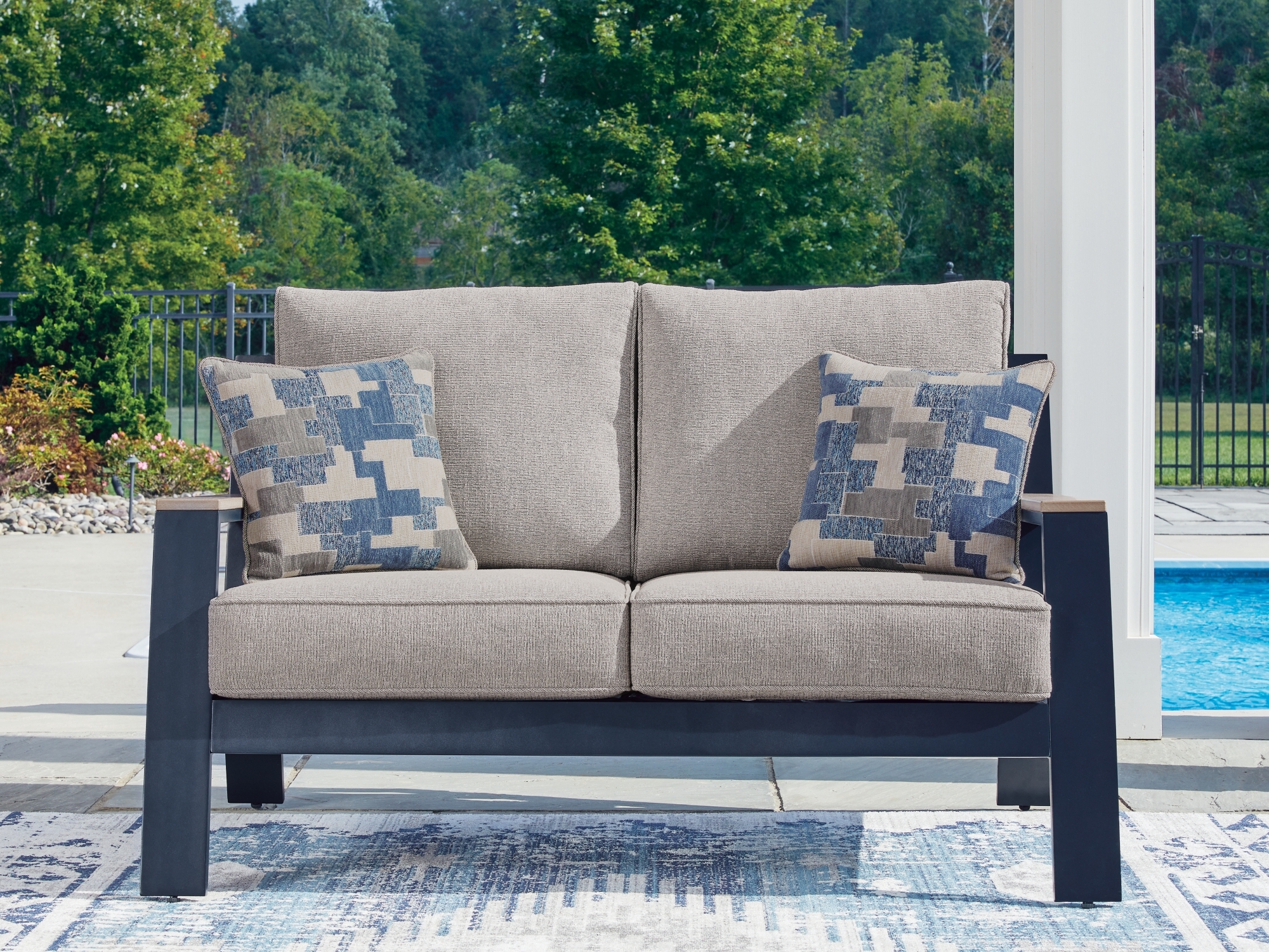Loveseat W/Cushion