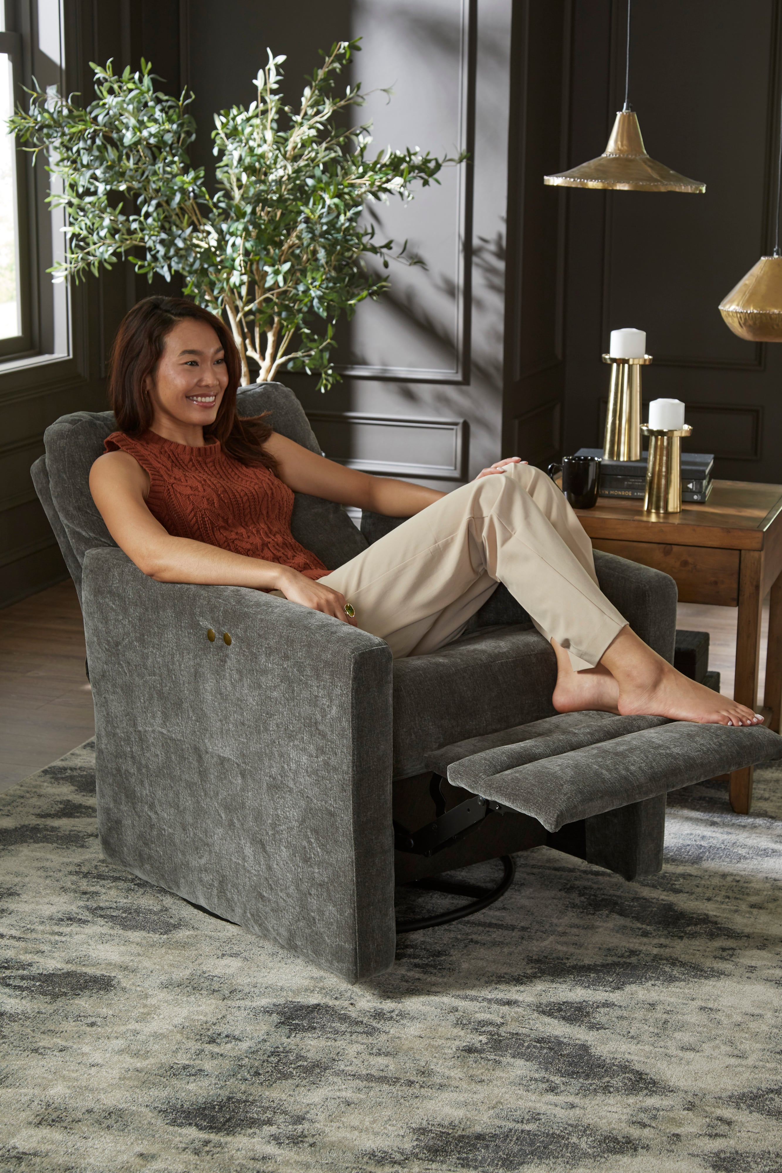 Best Home Furnishings Giana Power Swivel Recliner