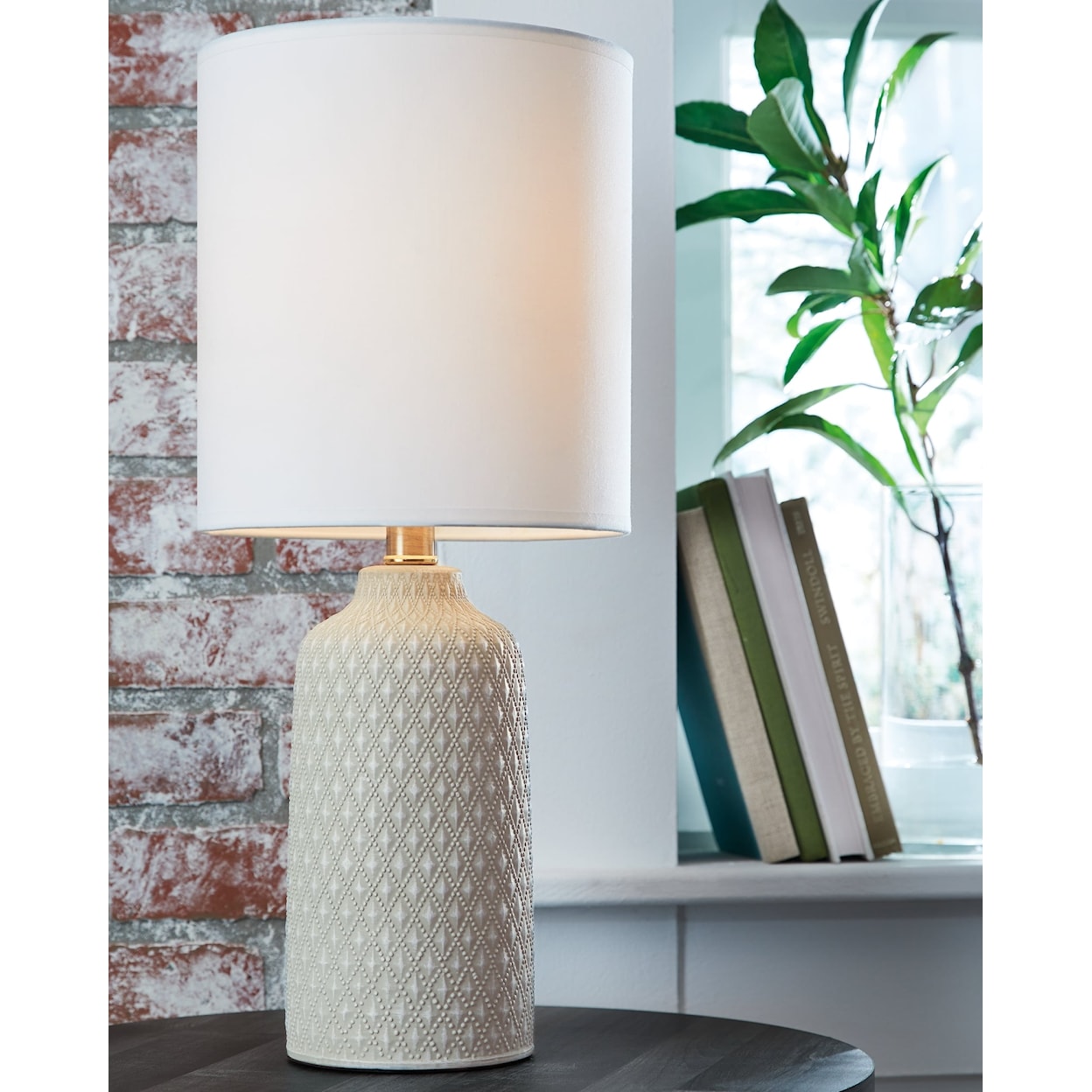 Ashley Furniture Signature Design Donnford Ceramic Table Lamp