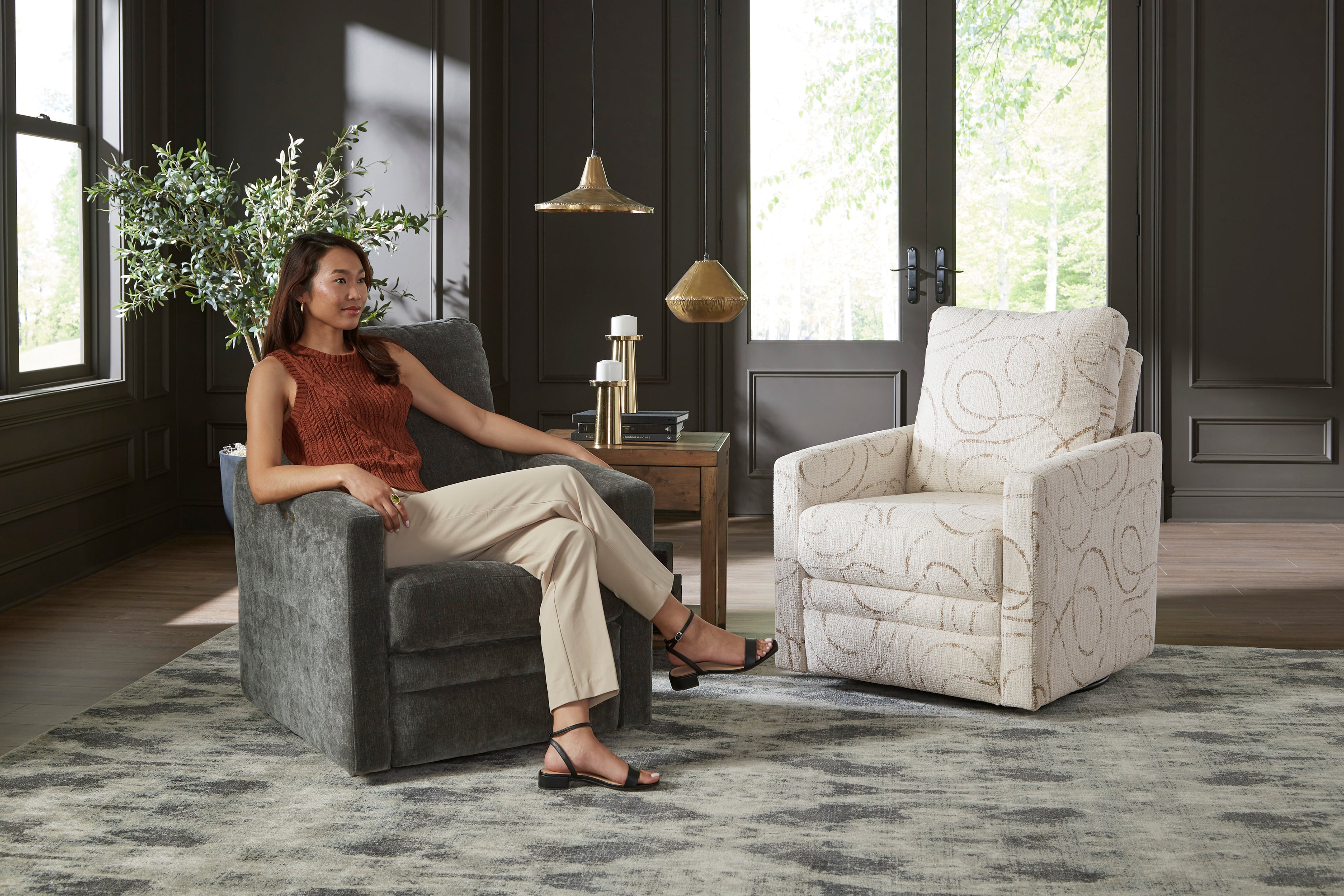 Best Home Furnishings Giana Swivel Recliner