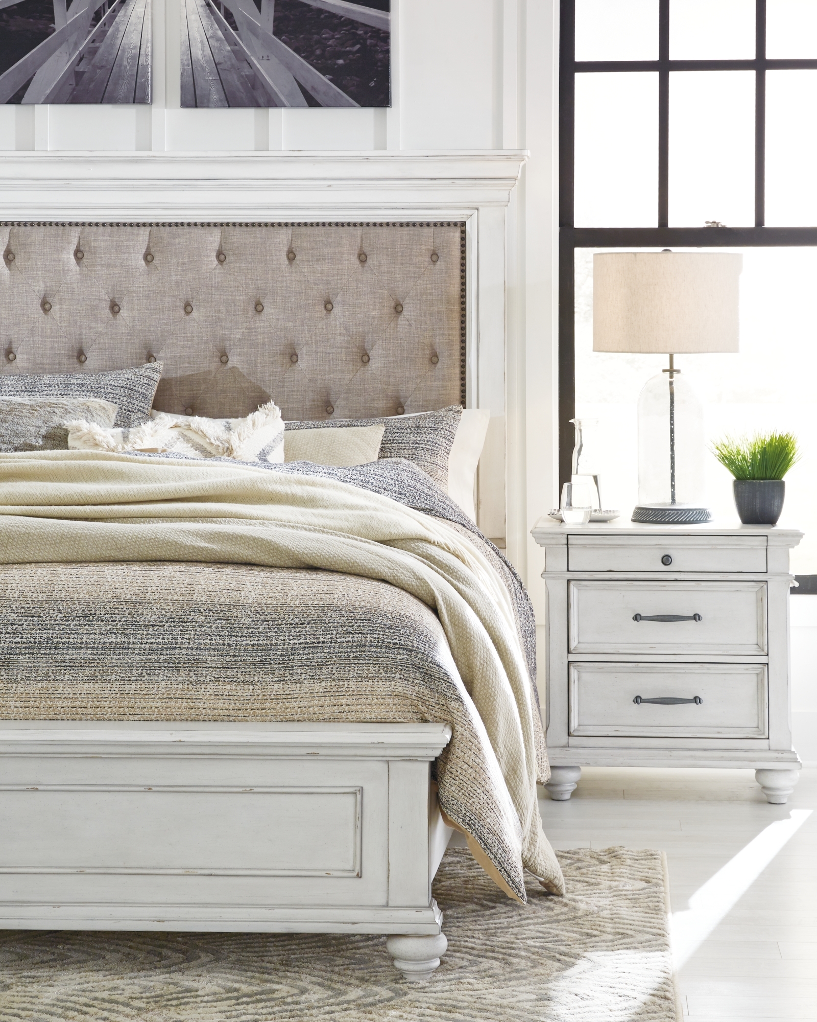 Ashley Kanwyn Queen Panel Bed