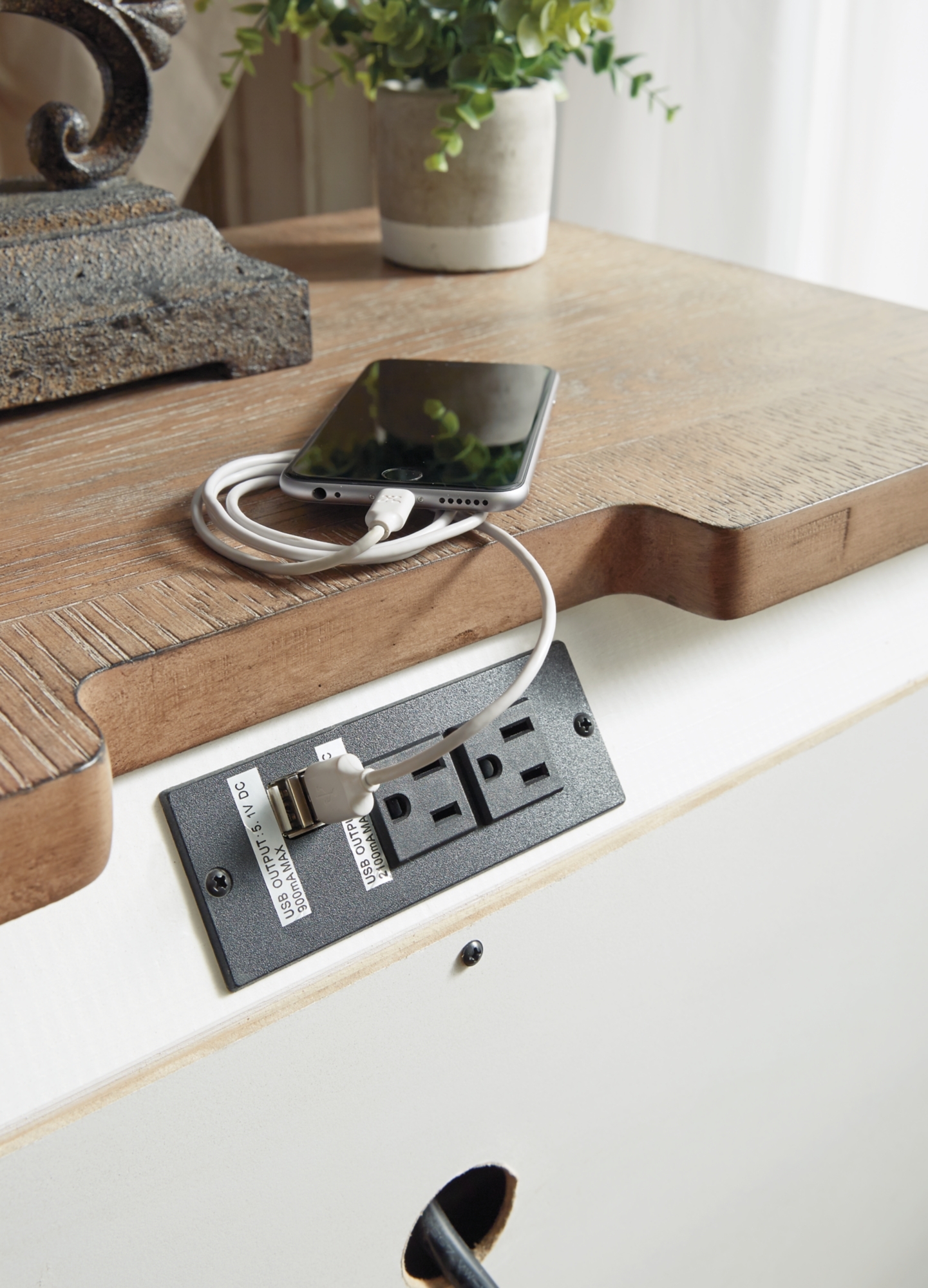 Signature Design by Ashley Realyn 3-Drawer Nightstand