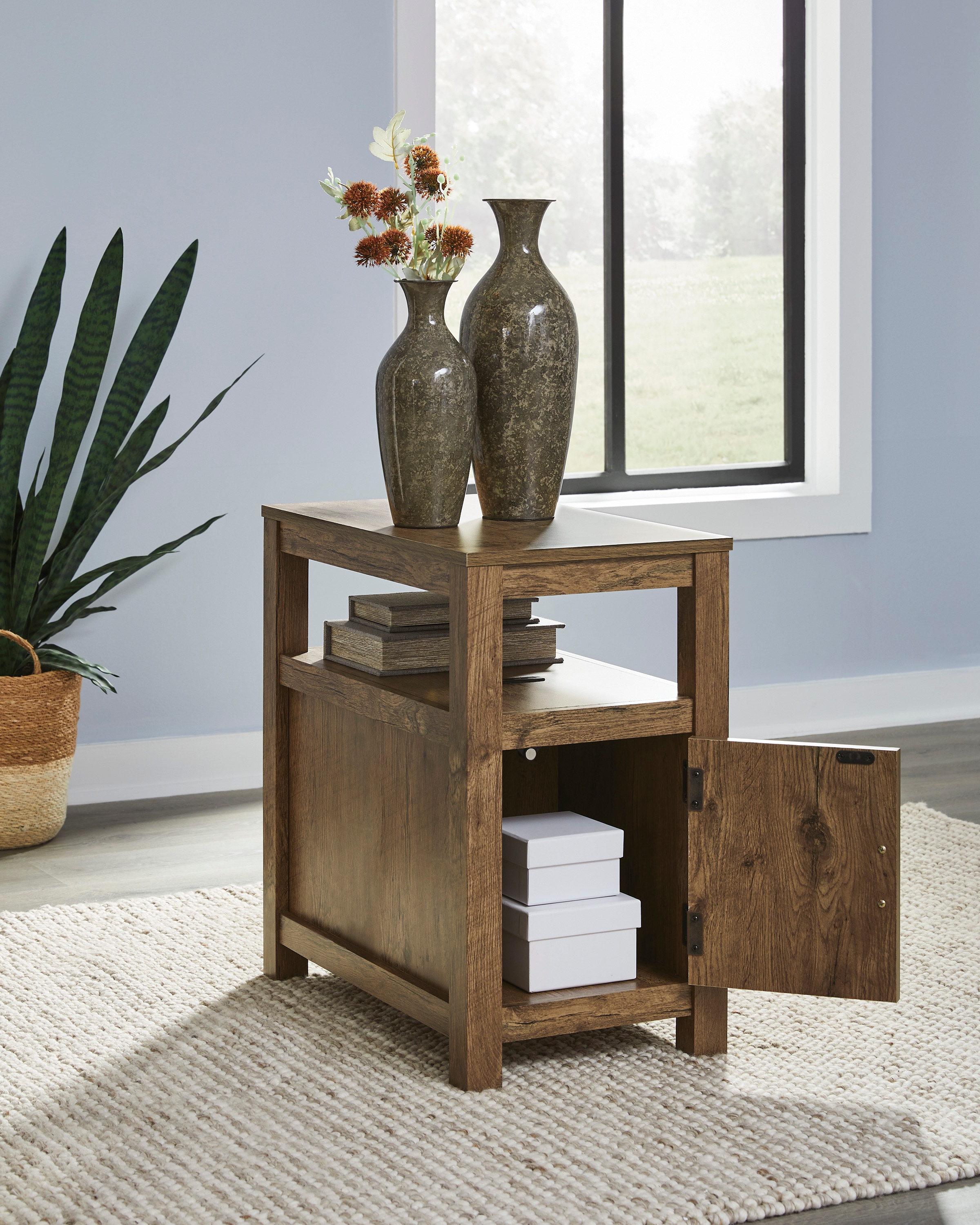 Signature Design by Ashley Fendenmore Chairside End Table