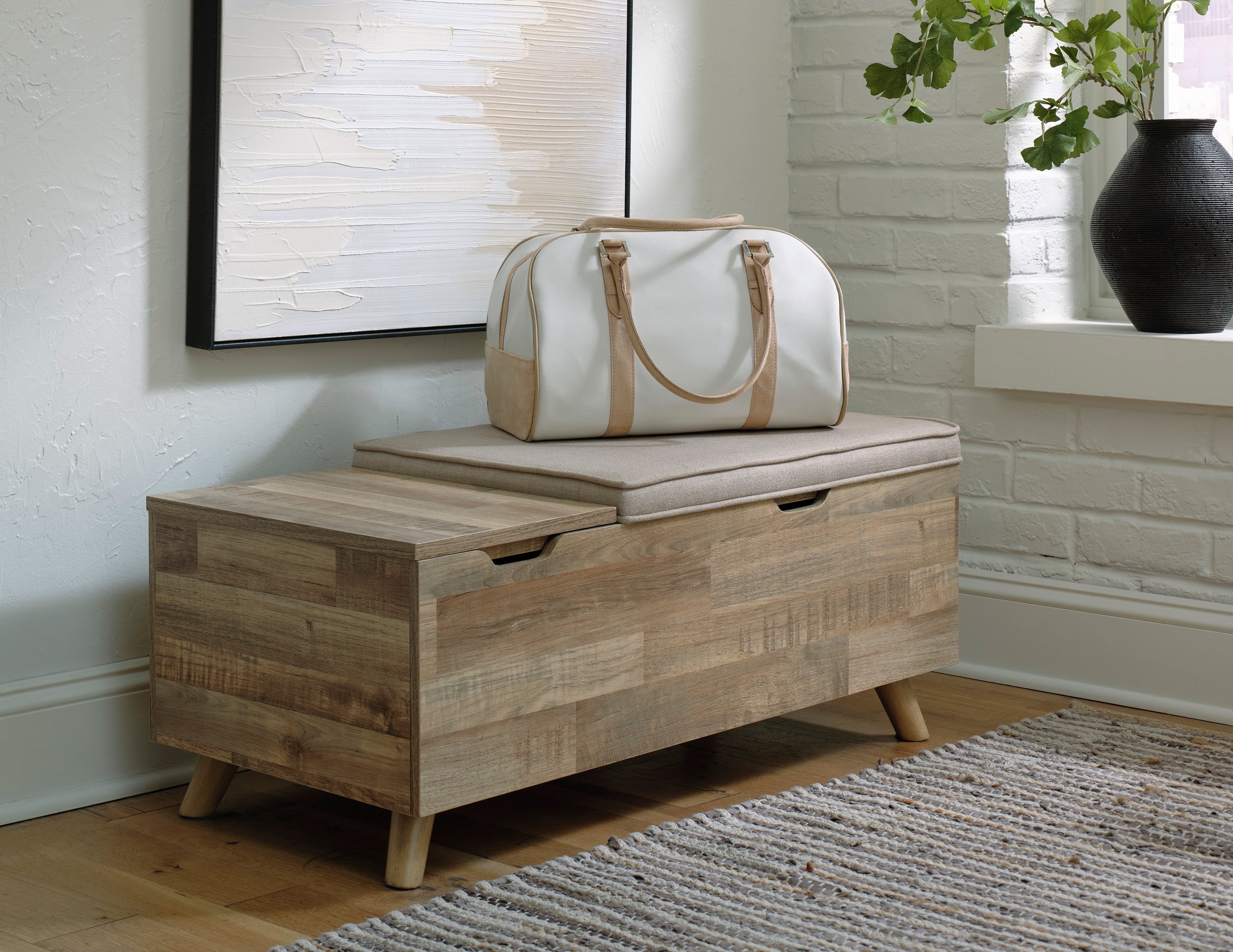 Signature Design Gerdanet Storage Bench
