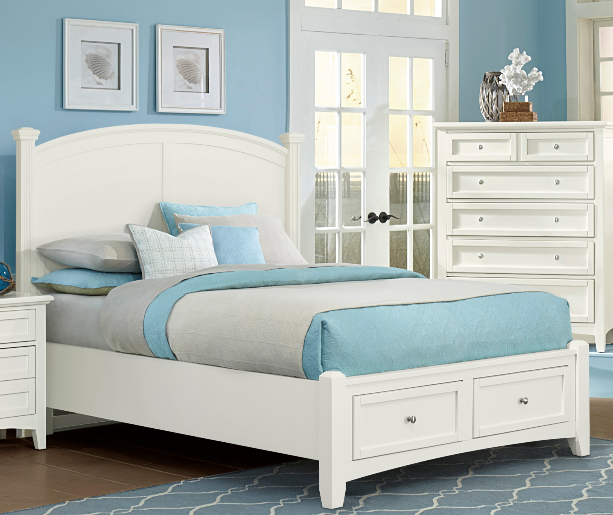 Queen Poster Storage Bed