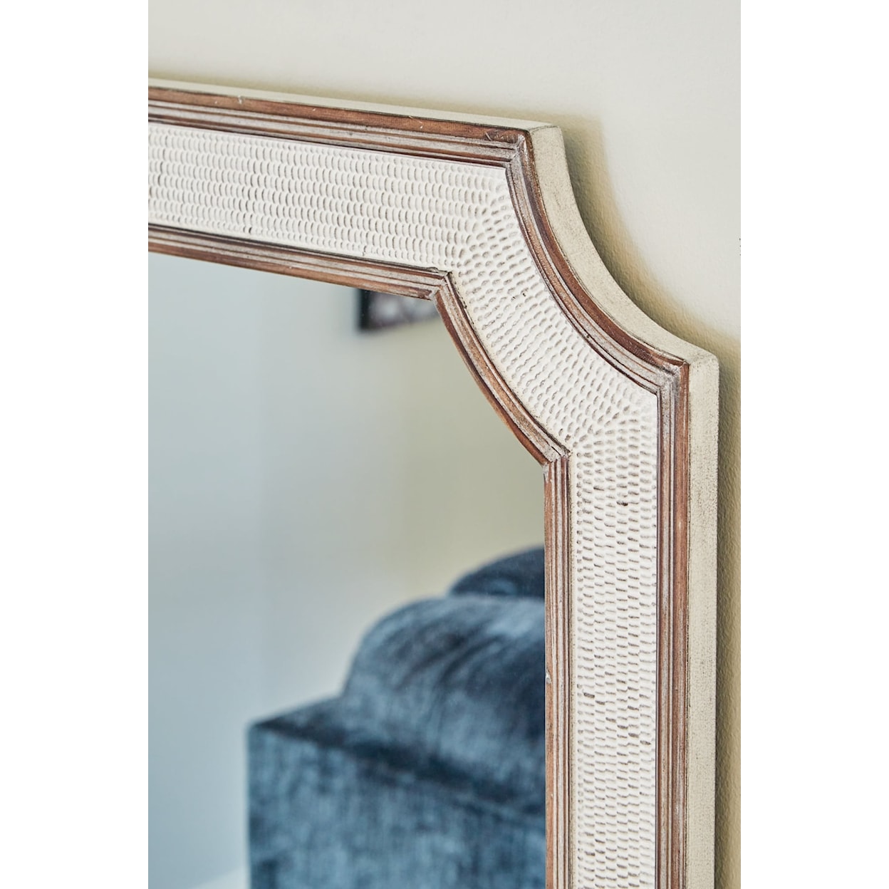 Signature Howston Accent Mirror