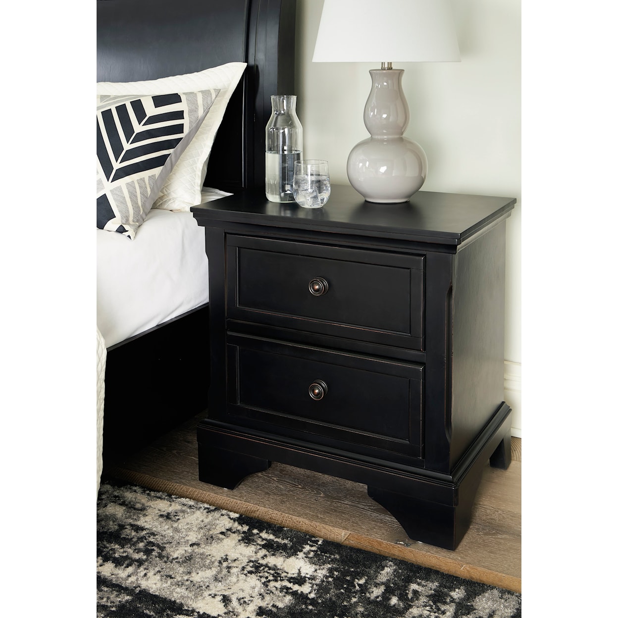 Signature Design Chylanta Nightstand