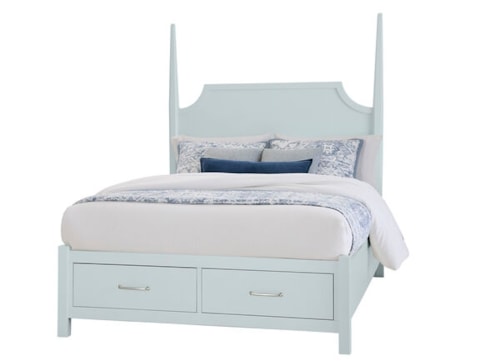 Transitional Queen Pencil Poster Bed with Footboard Storage