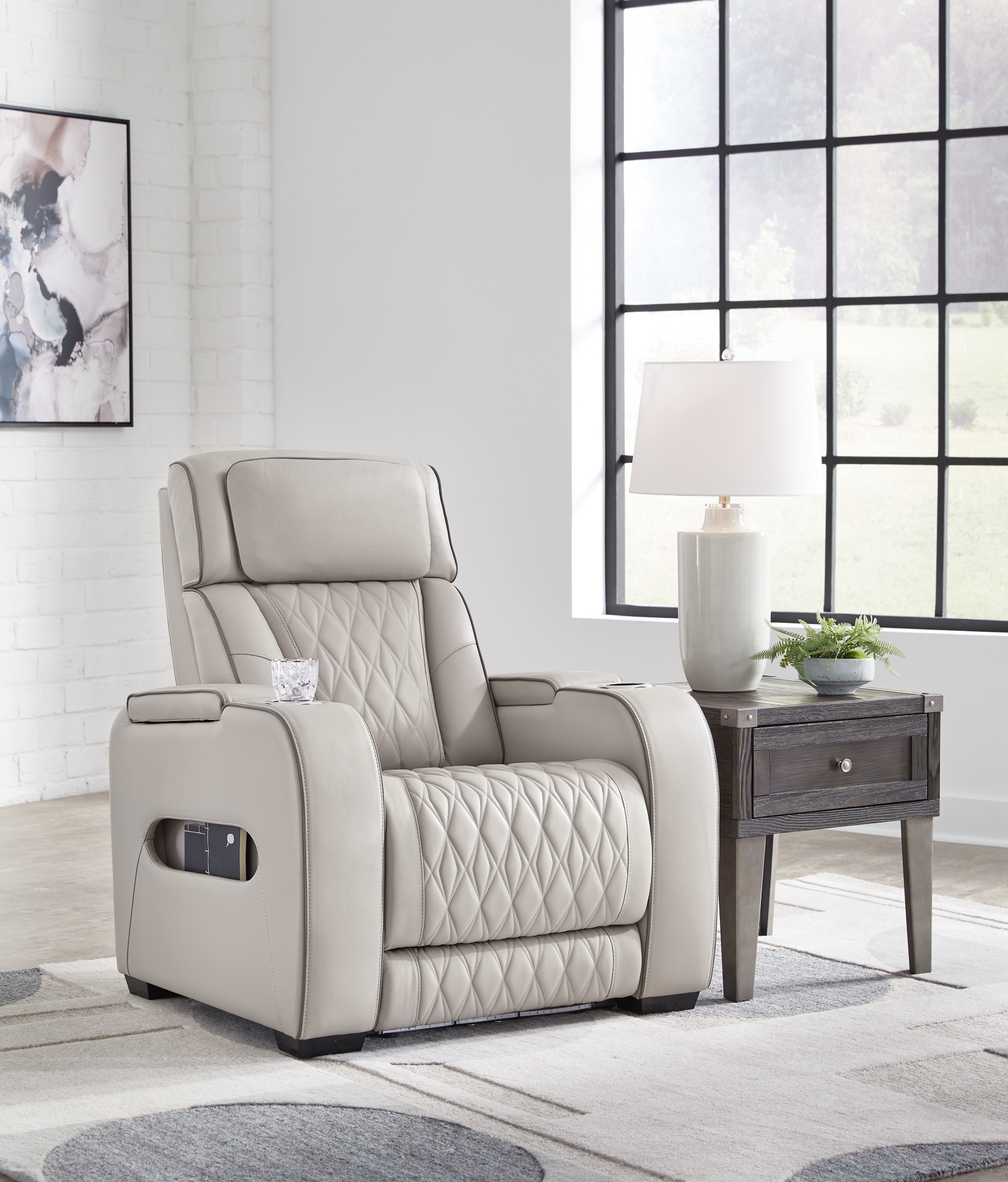 Pwr Recliner/Adj Headrest