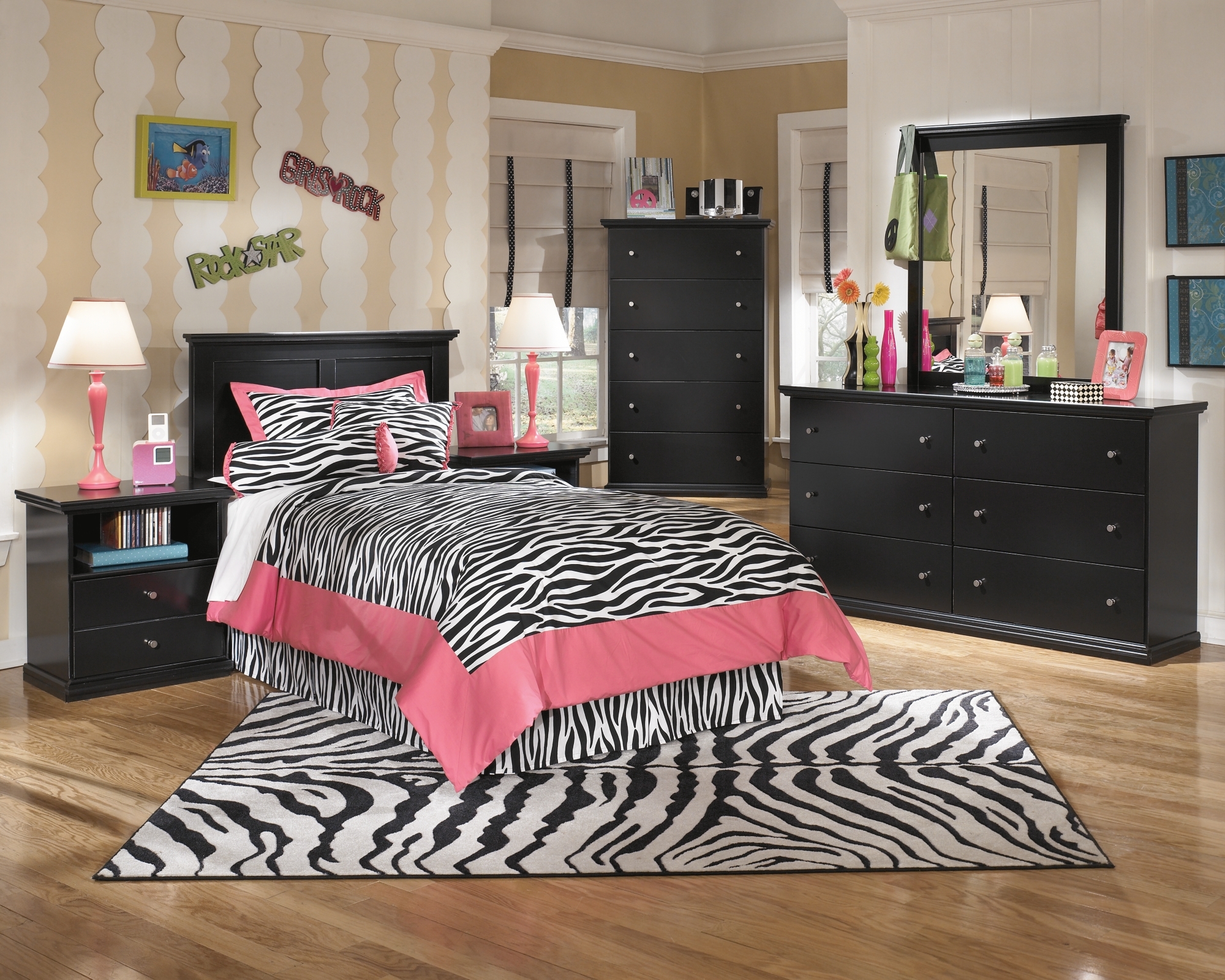 Signature Design by Ashley Maribel 6-Drawer Dresser
