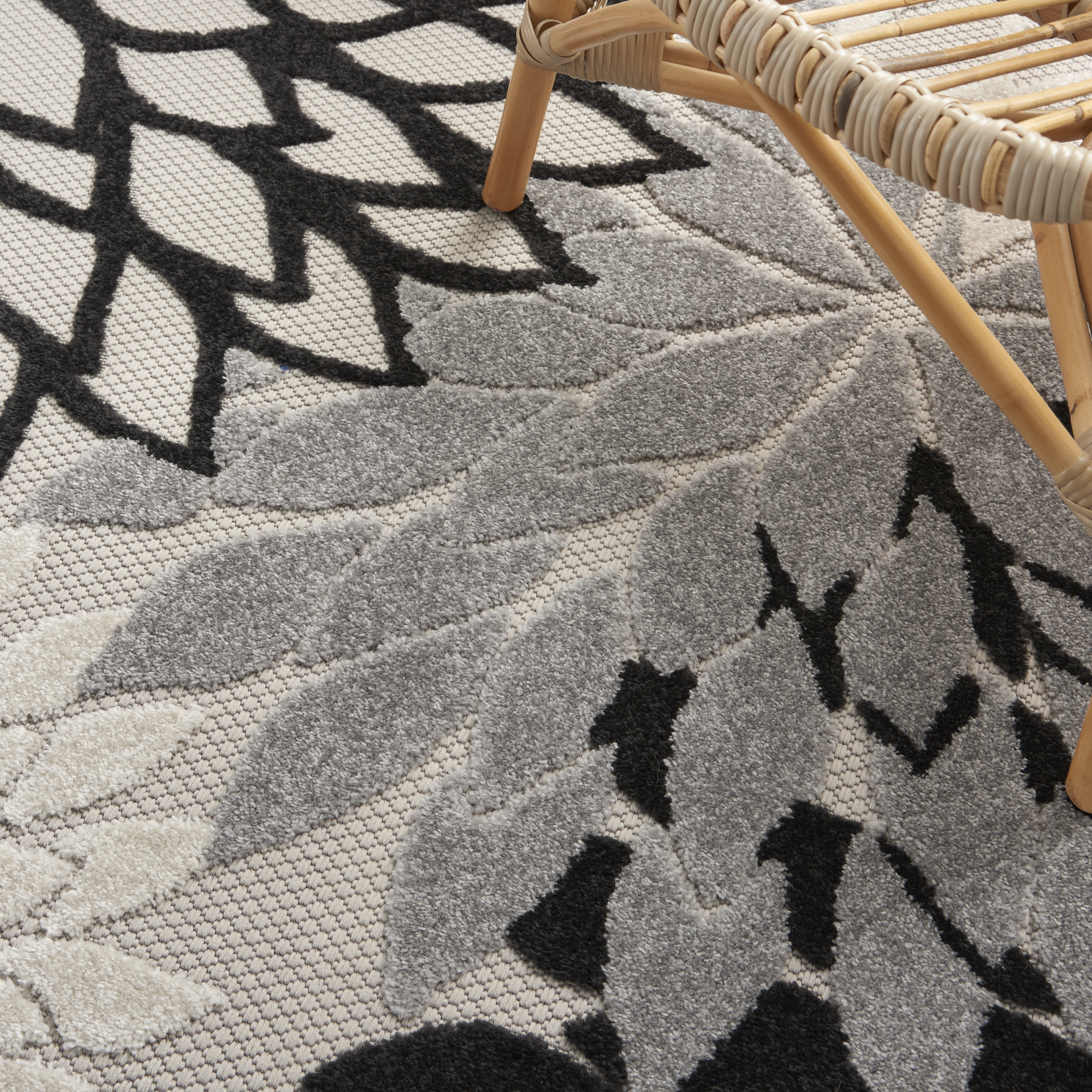 5'3" x 7'5"  Rug