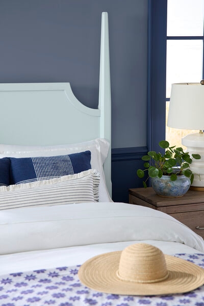 Vaughan-Bassett Tide & Timber Queen Pencil Poster Bed