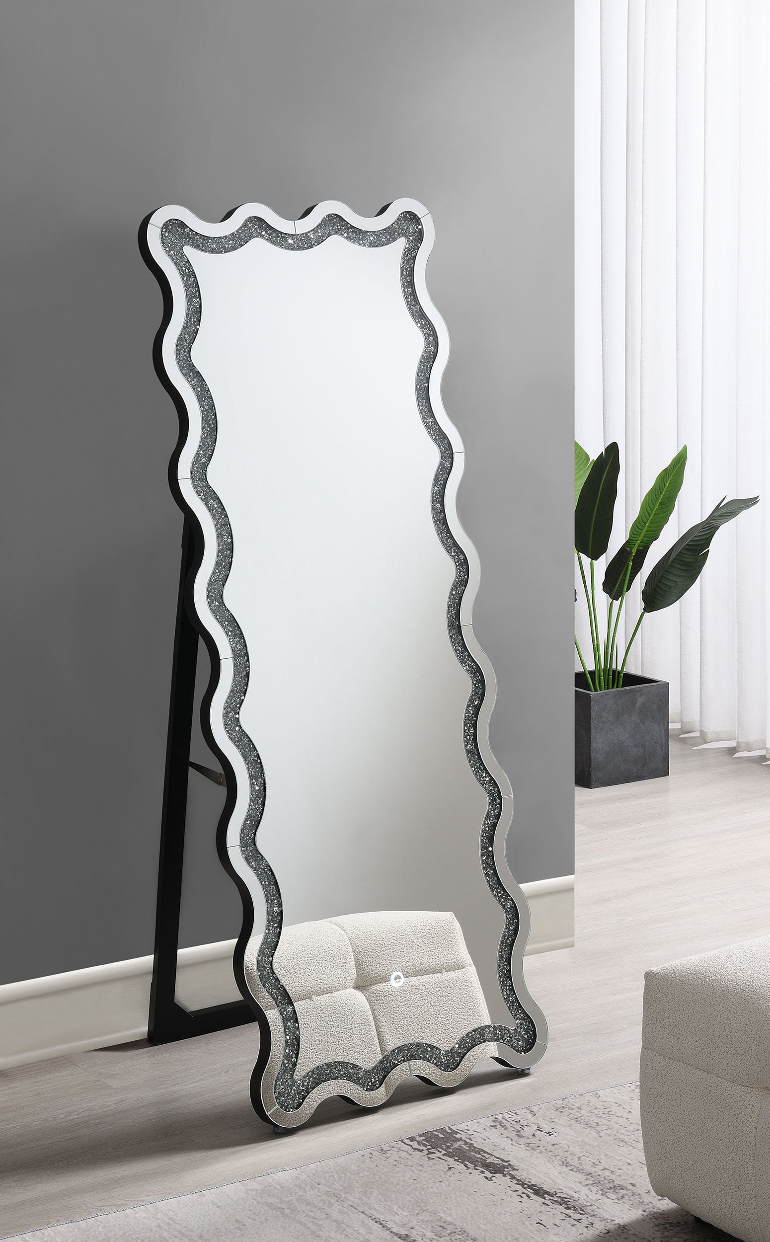 LEDing Standing Floor Mirror