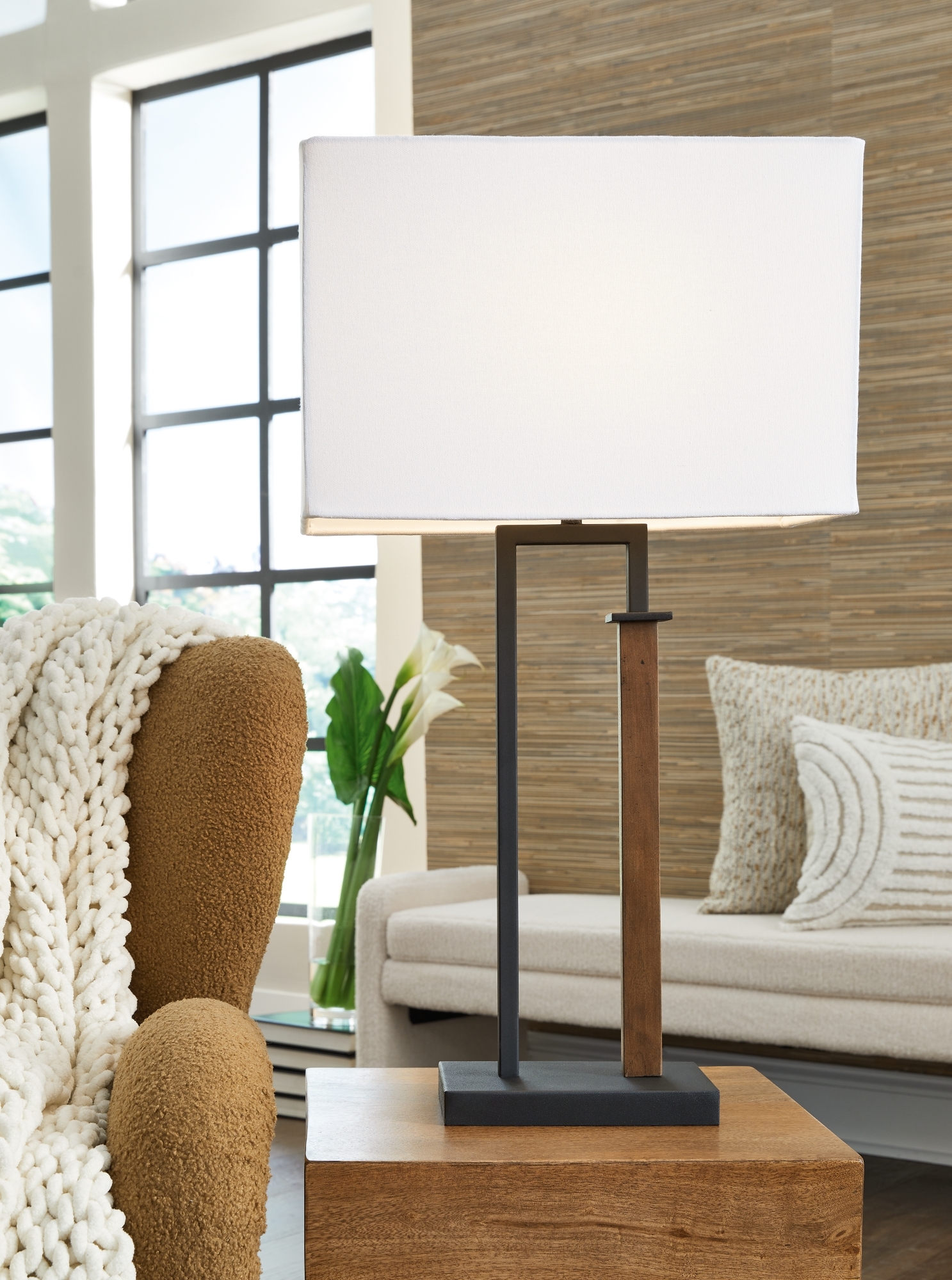 Signature Design by Ashley Voslen Table Lamp (set Of 2)