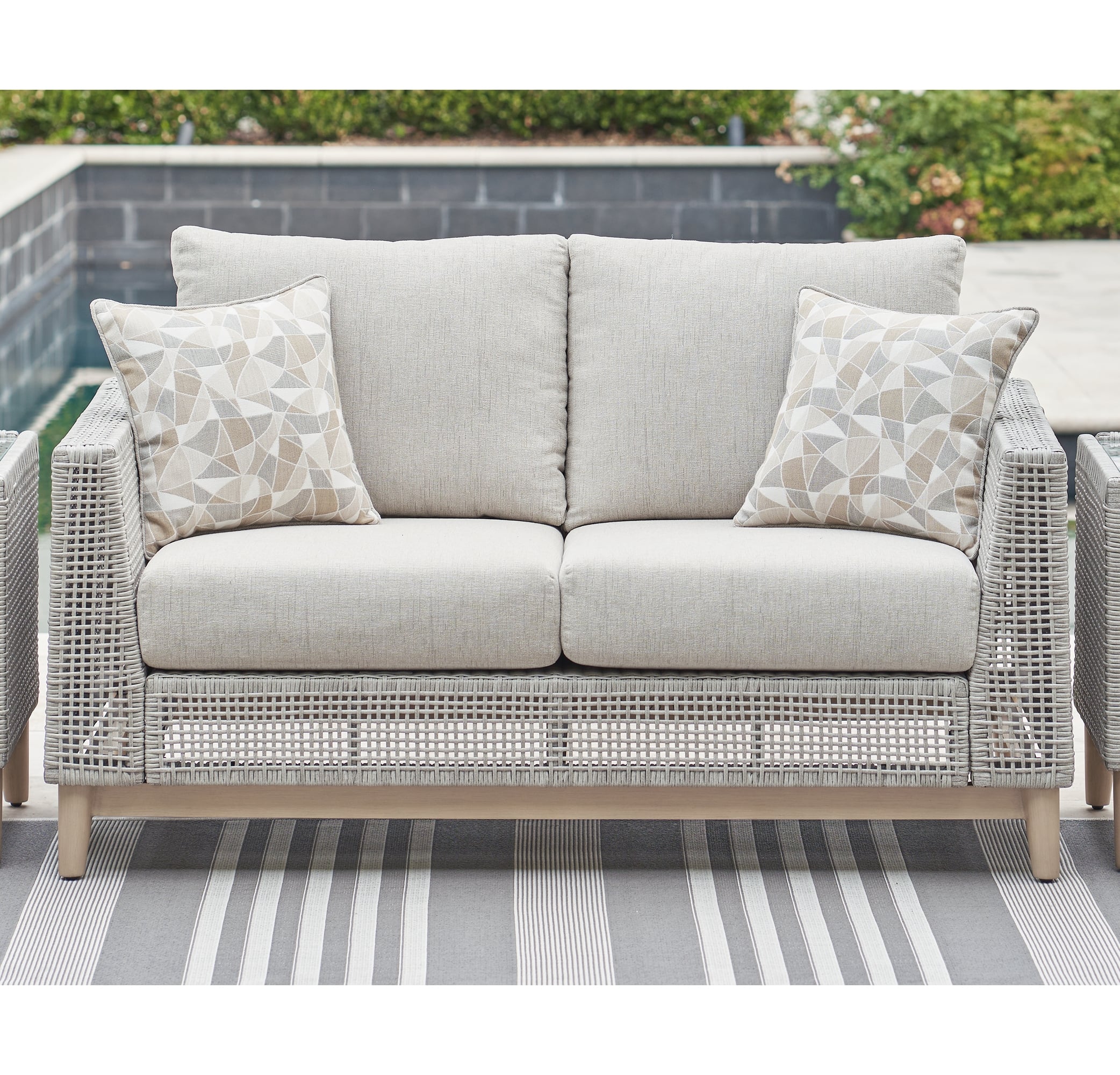 Loveseat W/Cushion