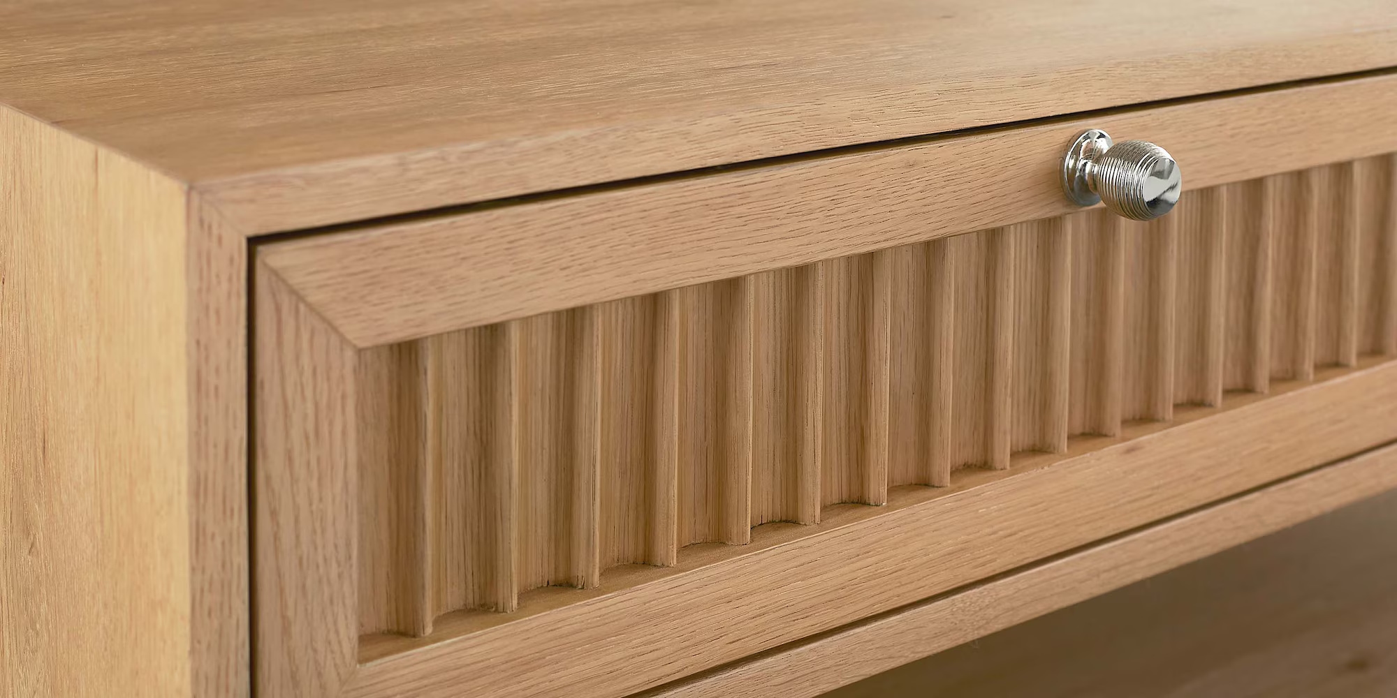 Bassett Newbury Newbury Ribbed Drawer Cocktail Table