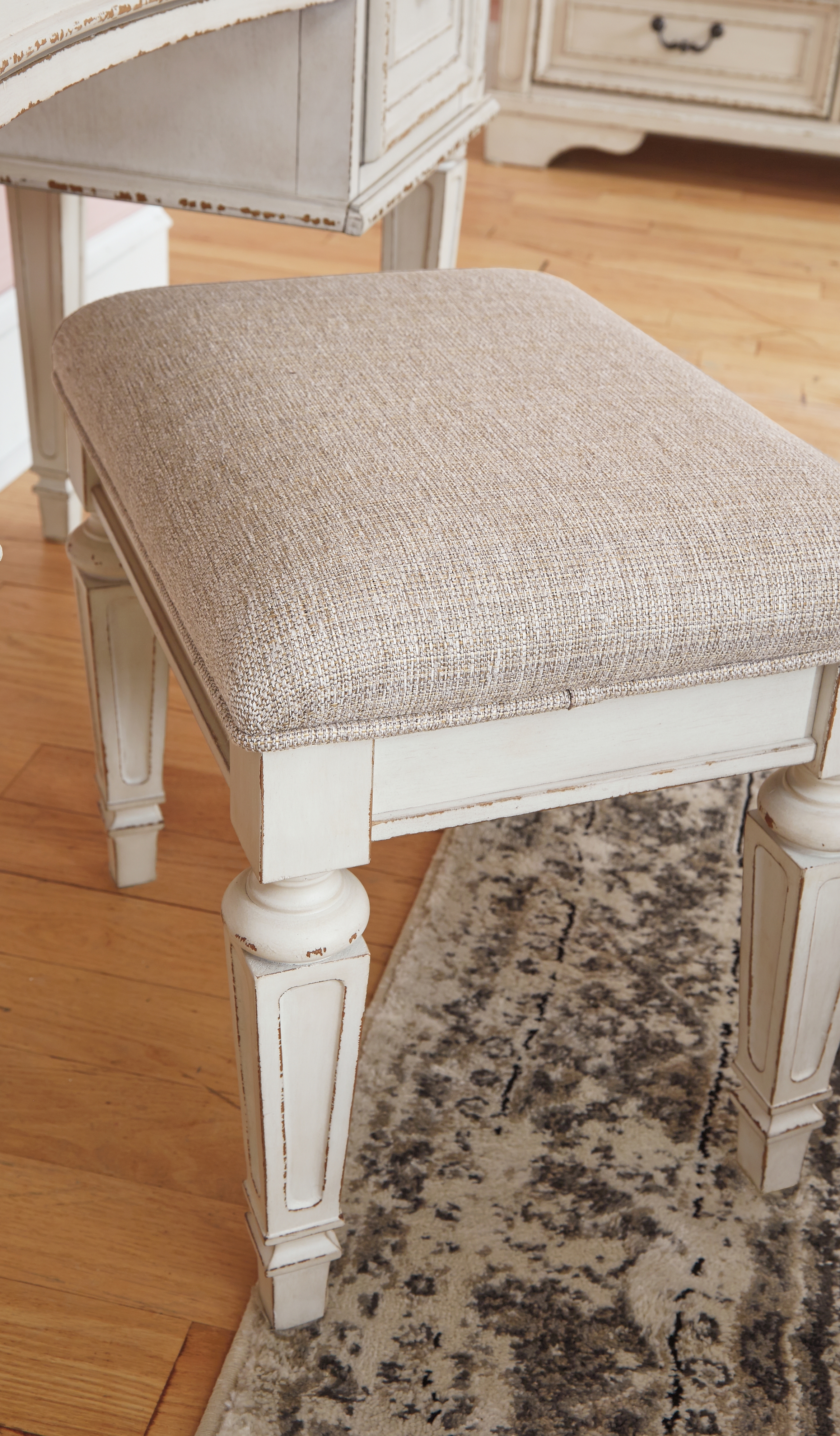 Signature Design by Ashley Realyn King Bedroom Set