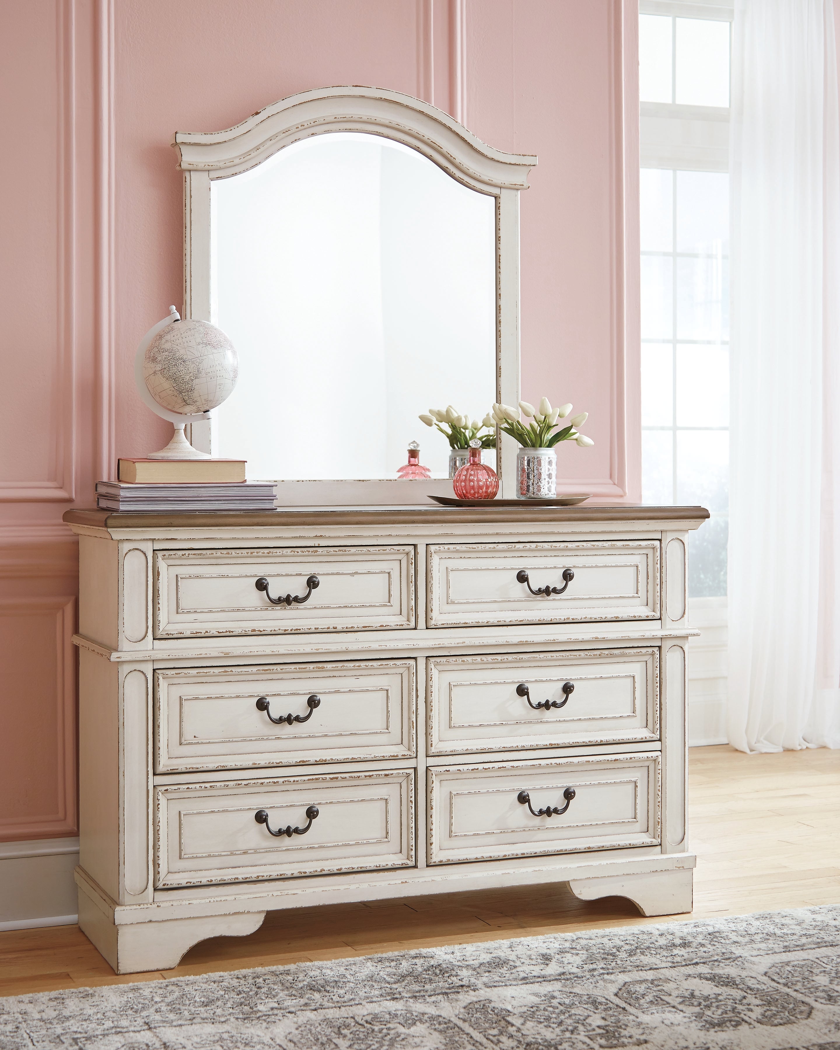 Signature Design by Ashley Realyn Dresser And Mirror