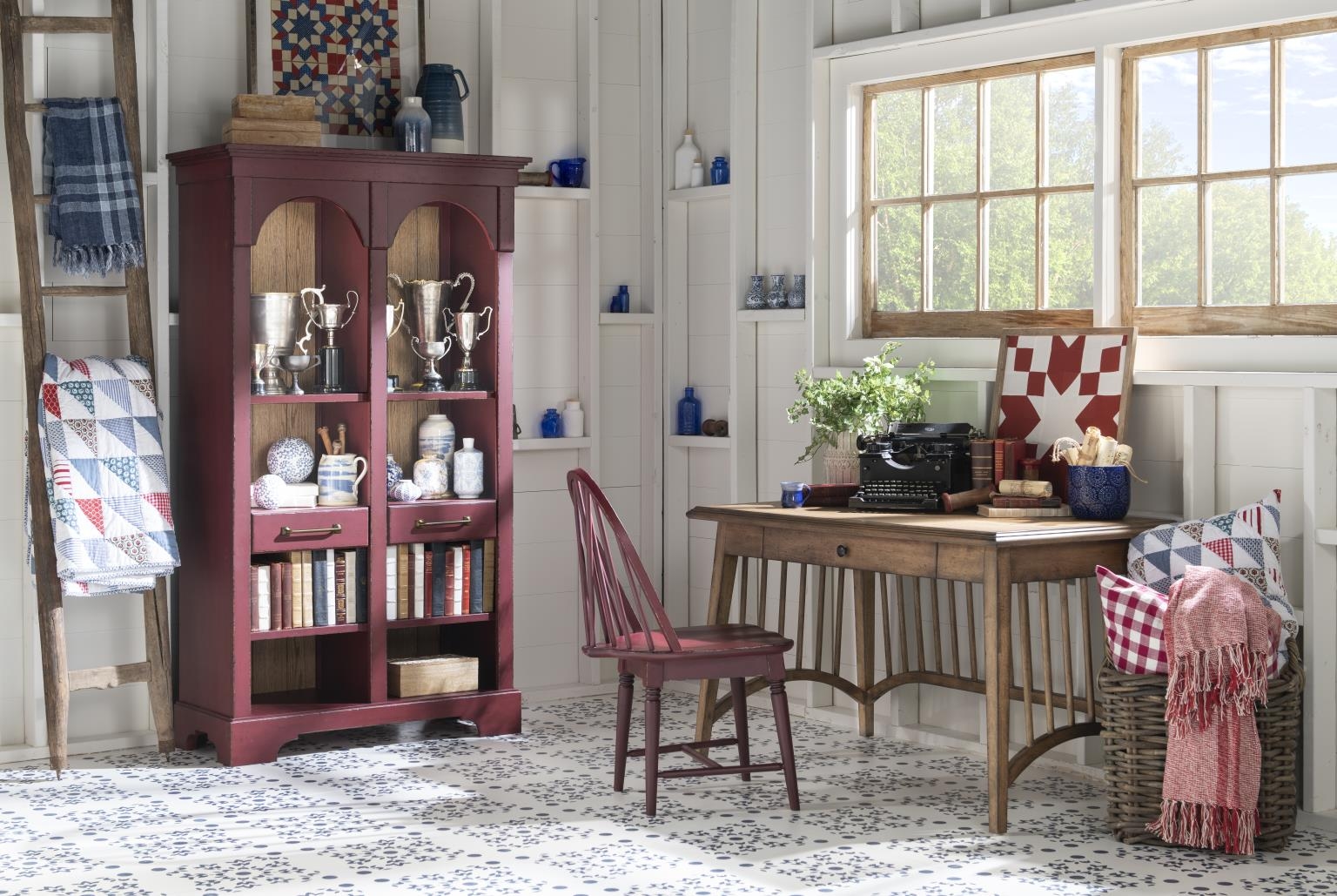 Spindle Base Writing Desk